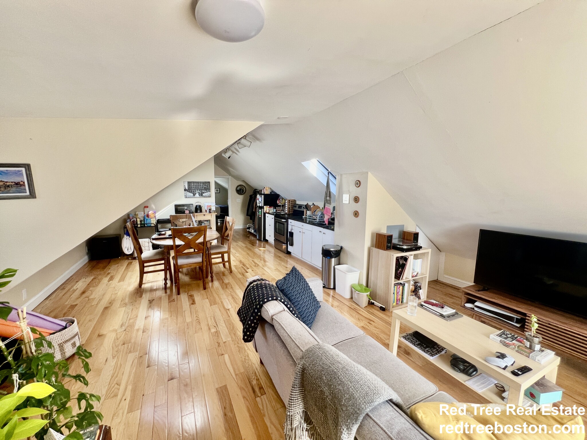 69 Woodlawn St, Jamaica Plain