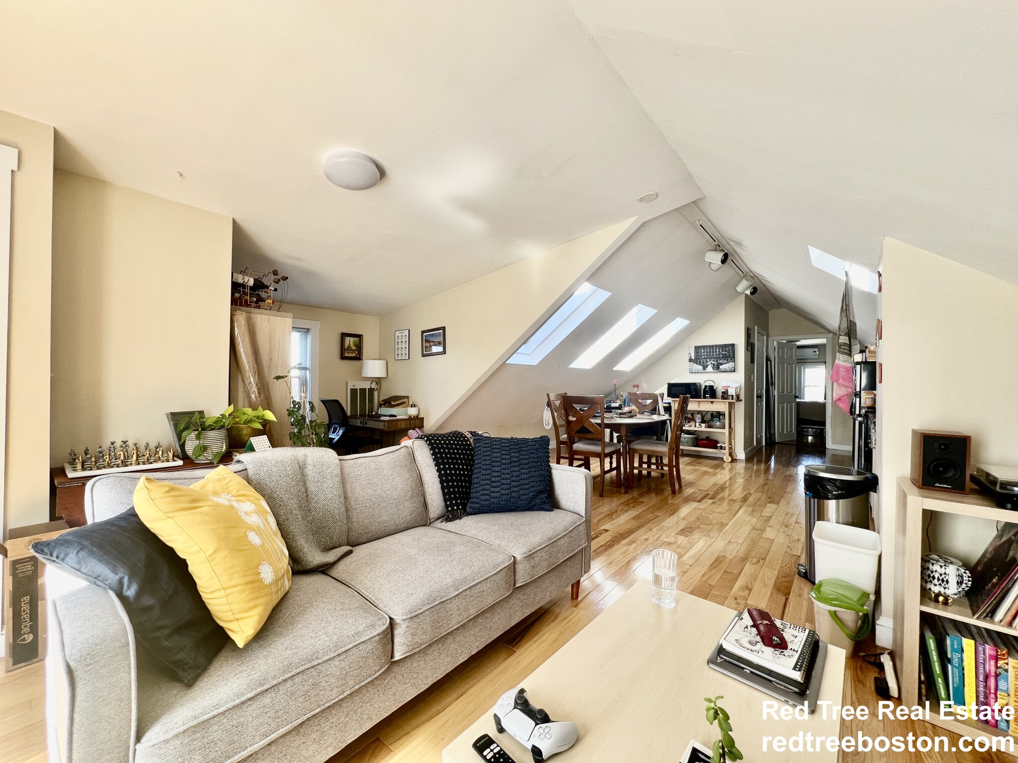 69 Woodlawn St, Jamaica Plain