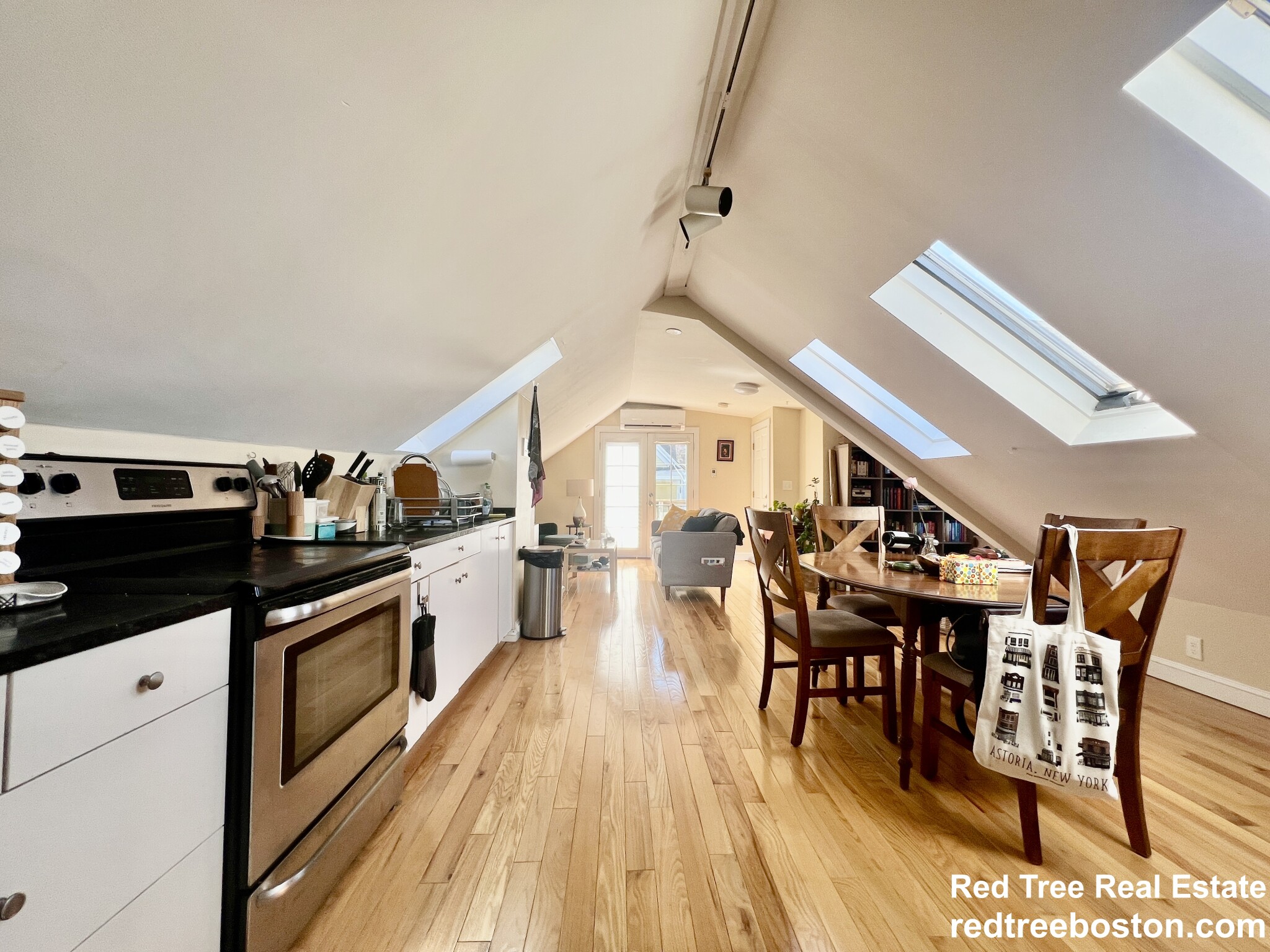 69 Woodlawn St, Jamaica Plain