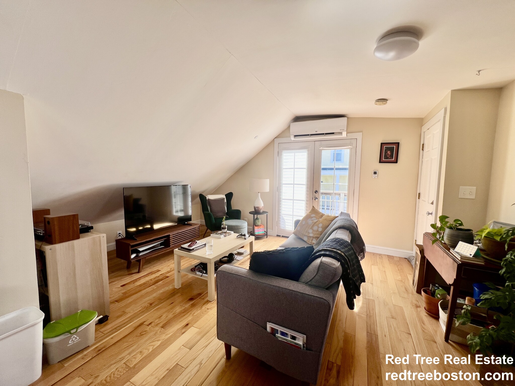 69 Woodlawn St, Jamaica Plain