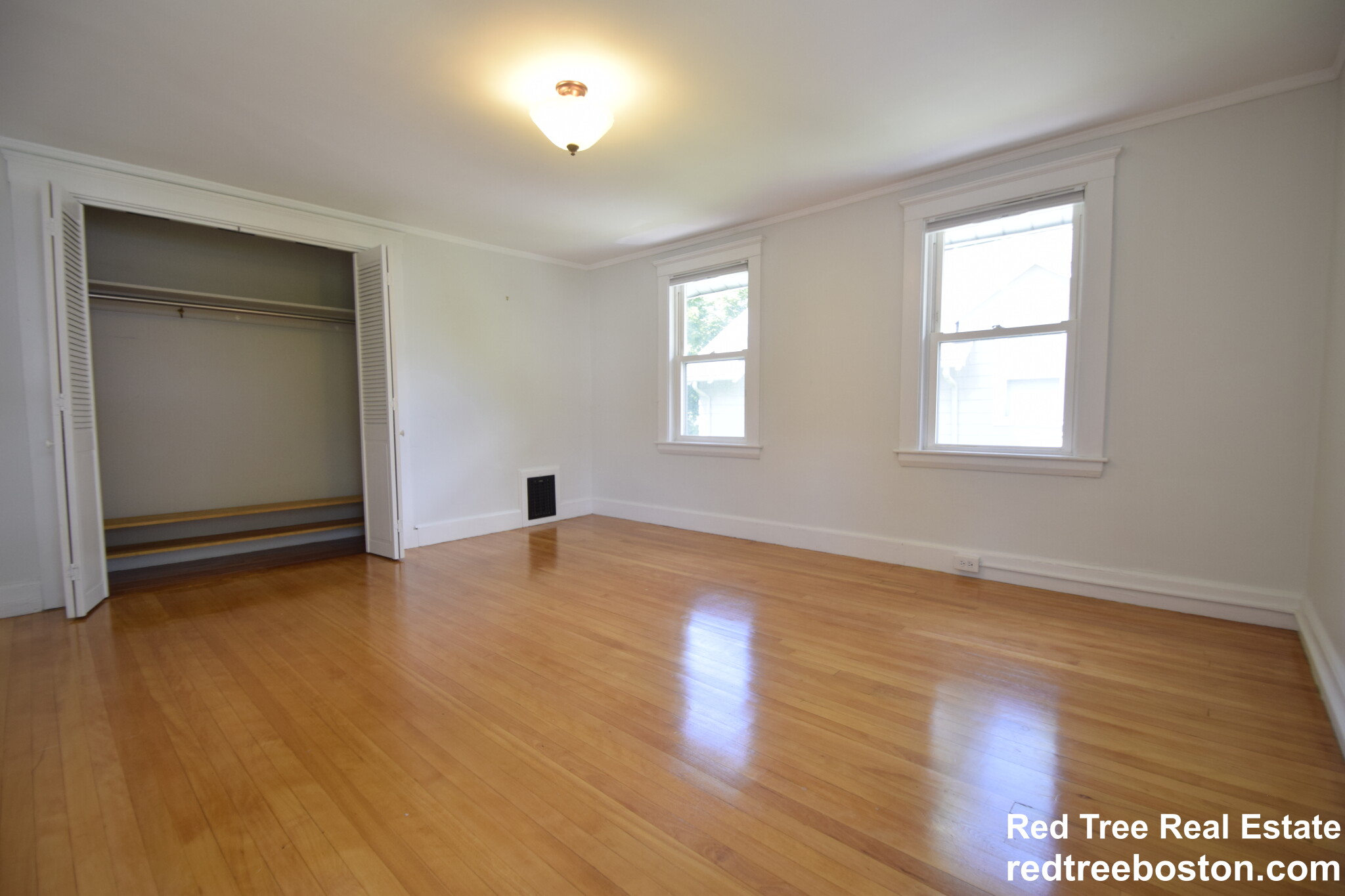 20 Oak Ter, Newton Highlands