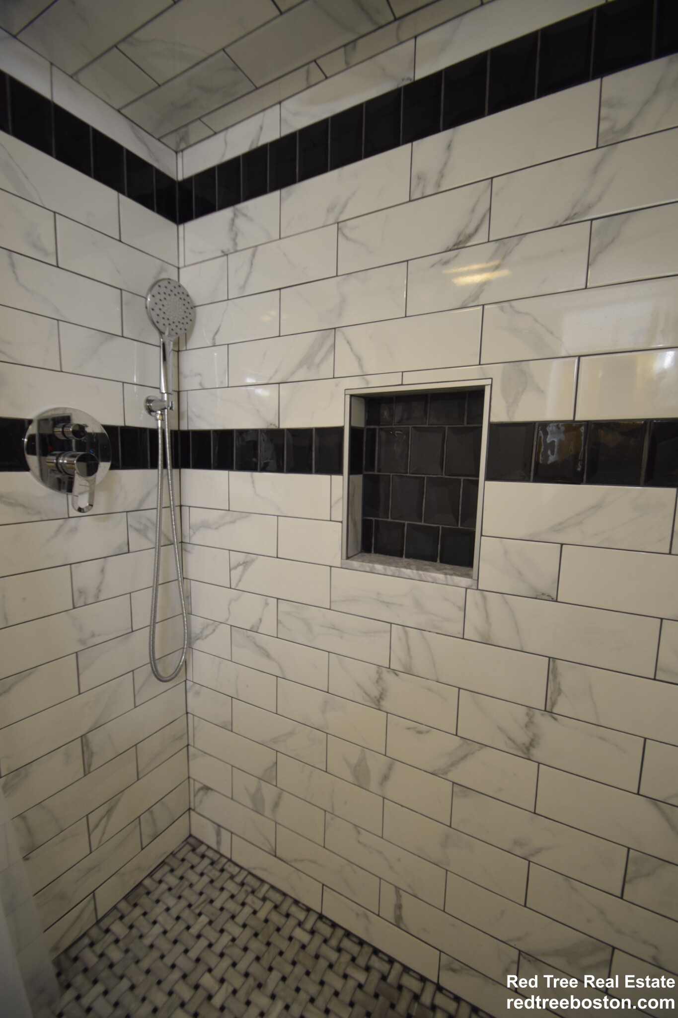 20 Oak Ter, Newton Highlands