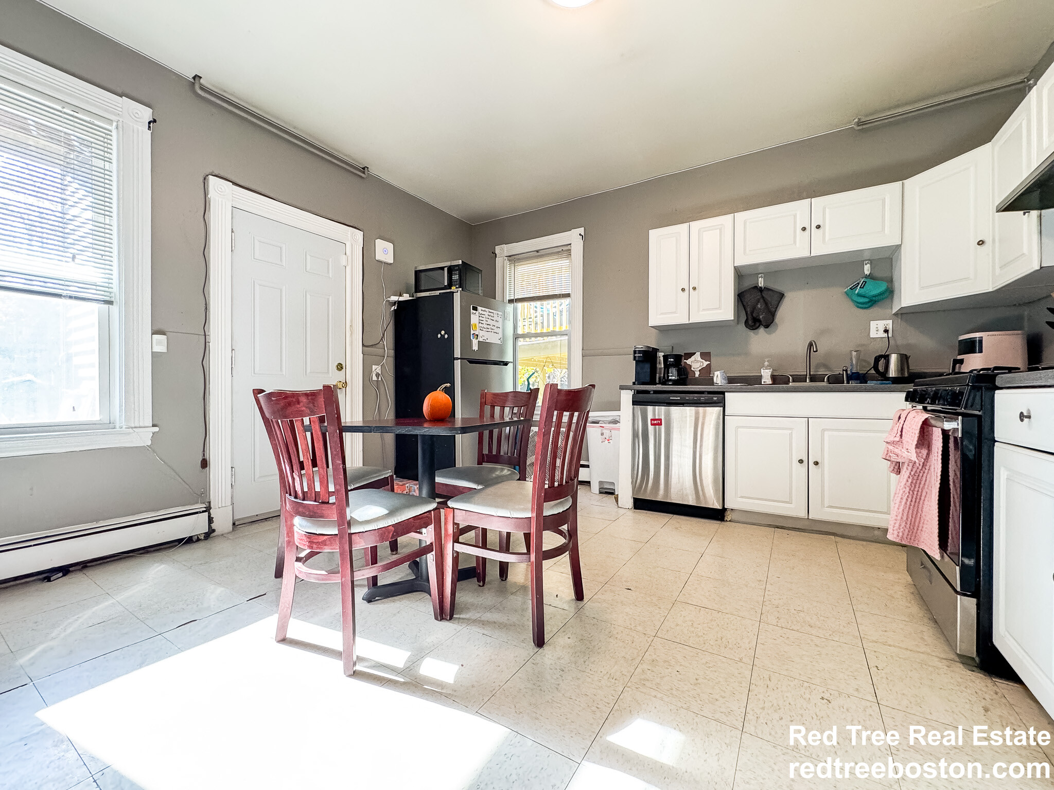 168 Hillside St, Mission Hill