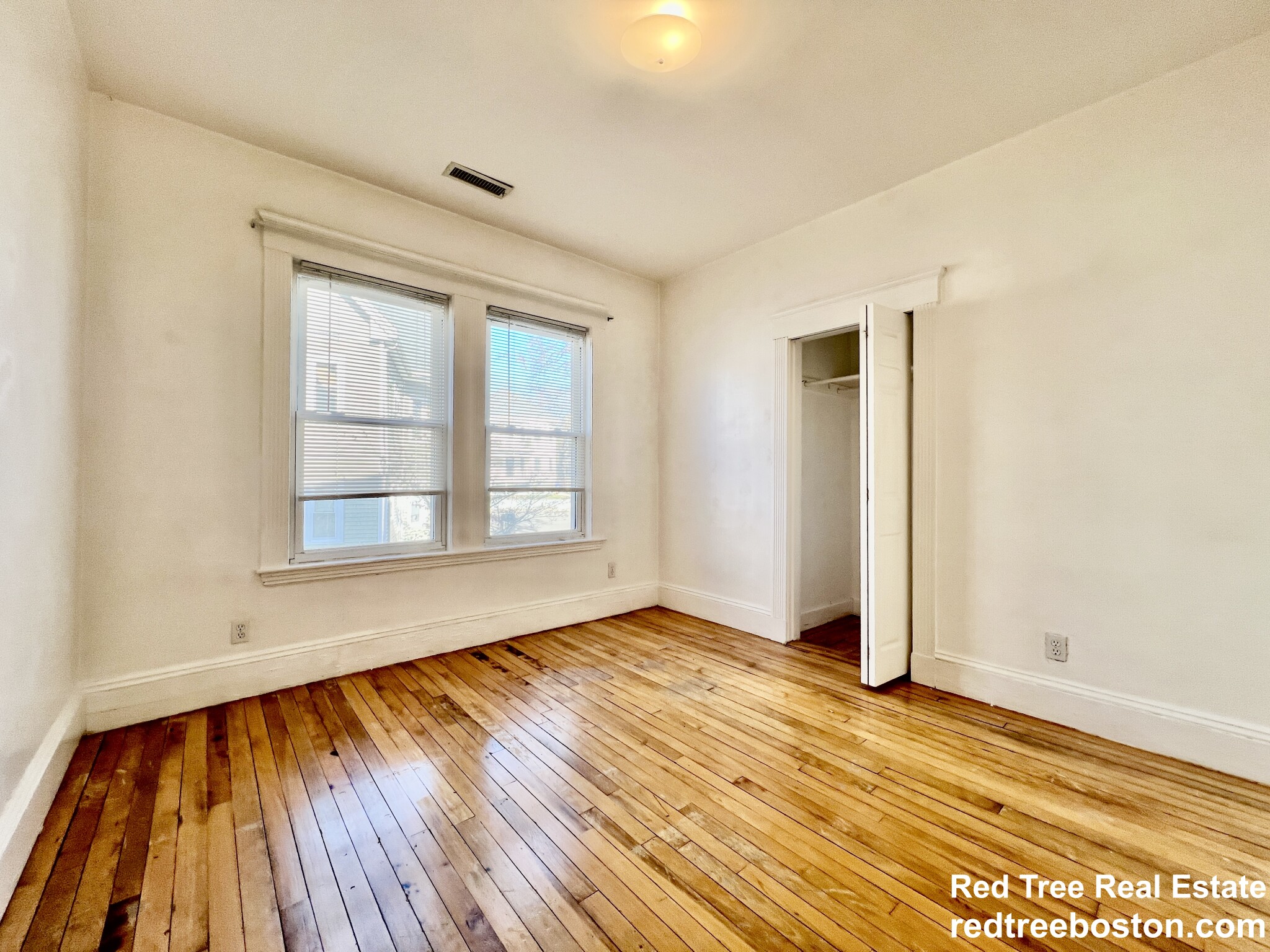 44 Champney St, Oak Square