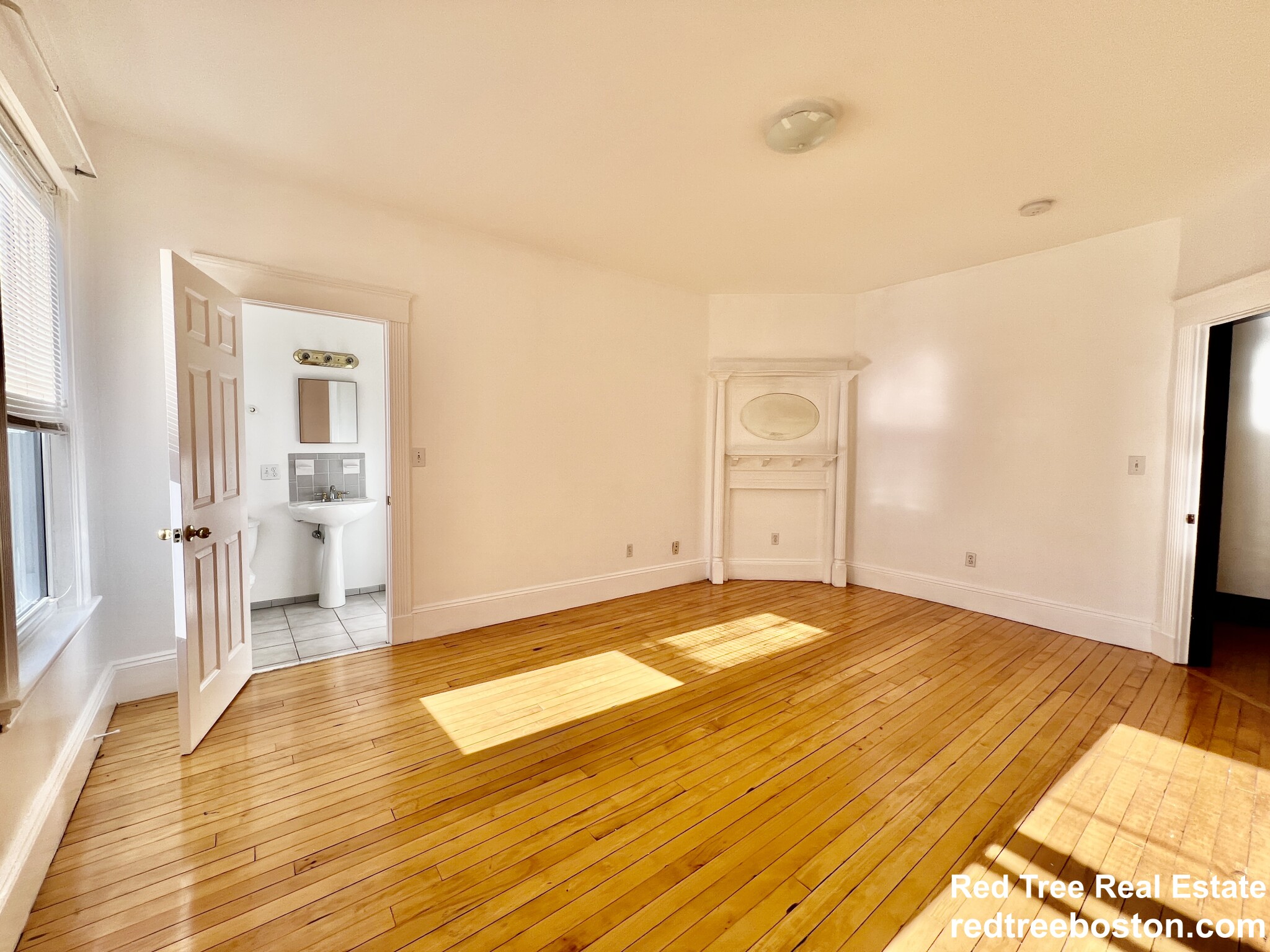 44 Champney St, Oak Square