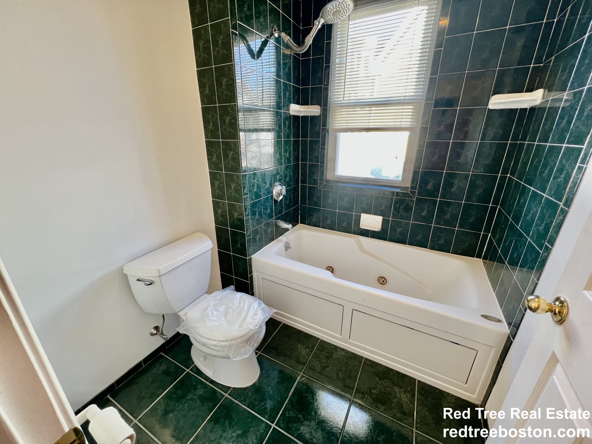 44 Champney St, Oak Square