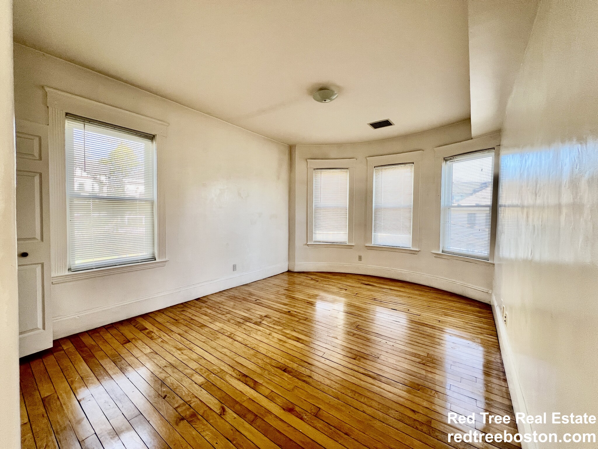 44 Champney St, Oak Square