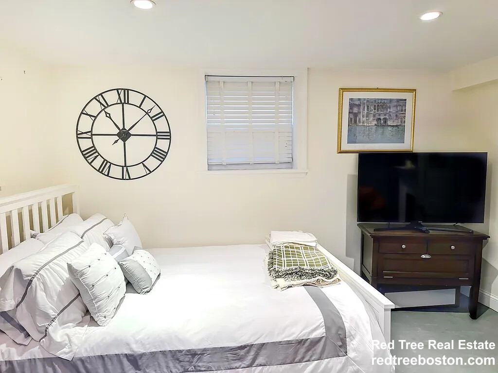 25 Westfield Rd, West Newton