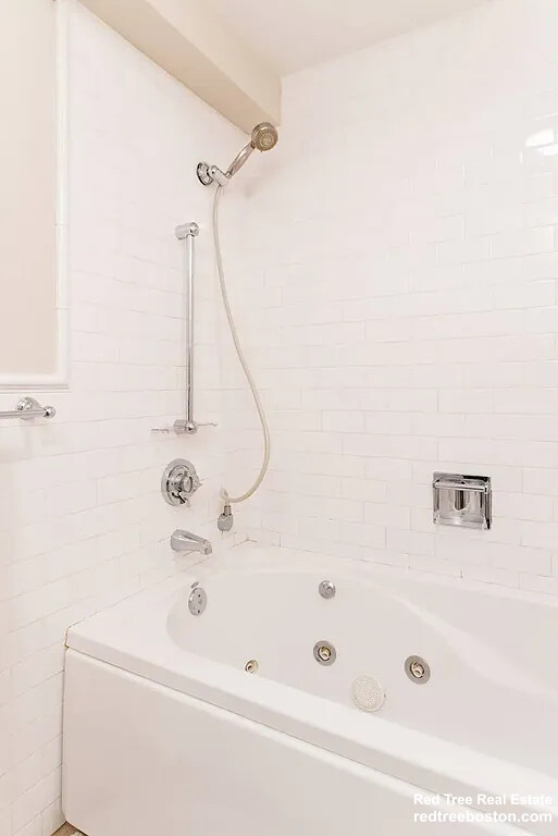 25 Westfield Rd, West Newton