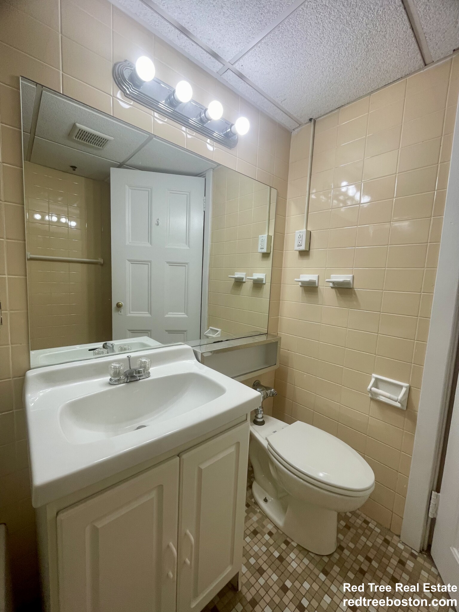 62 Boylston St, Midtown