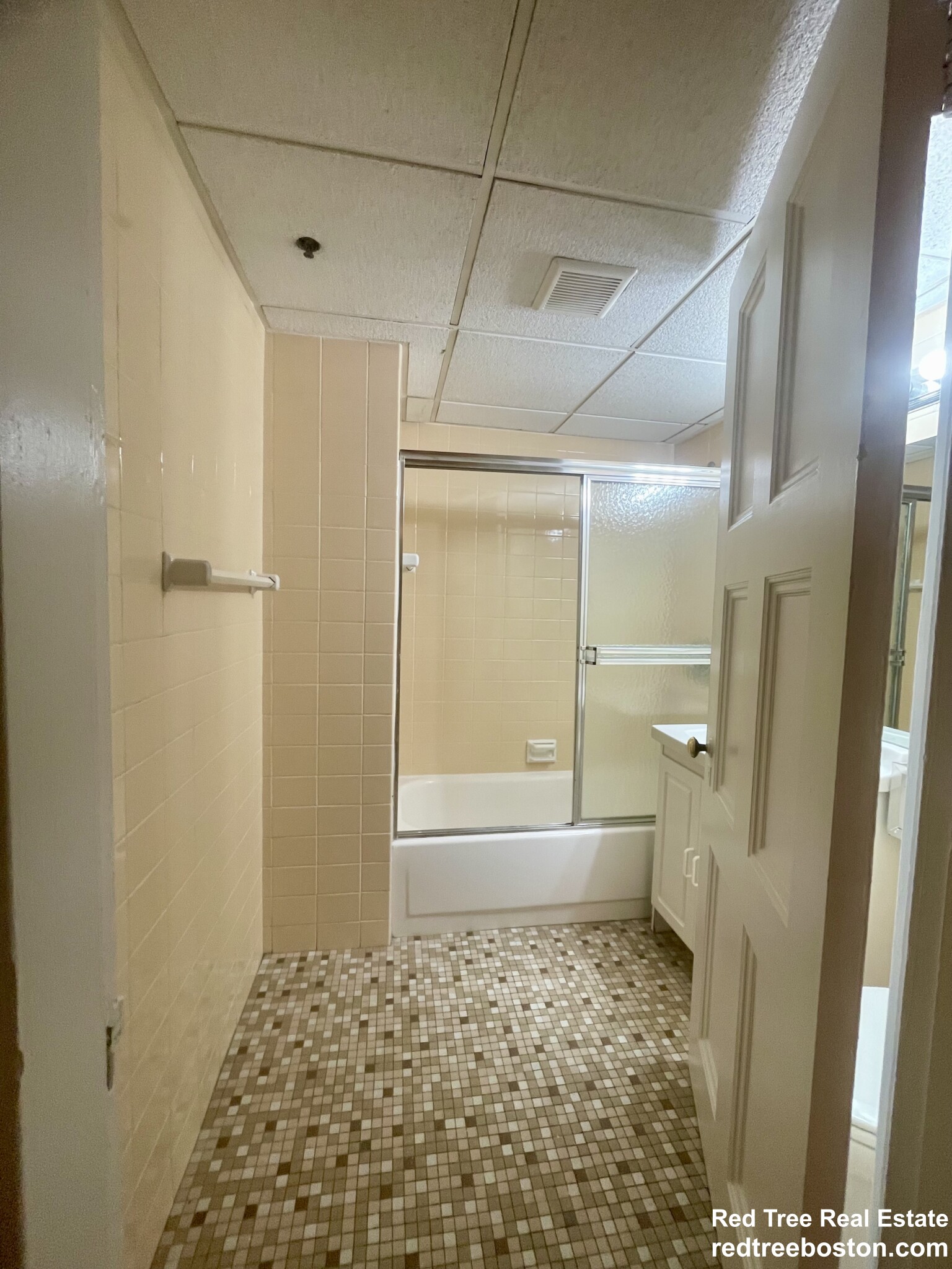 62 Boylston St, Midtown