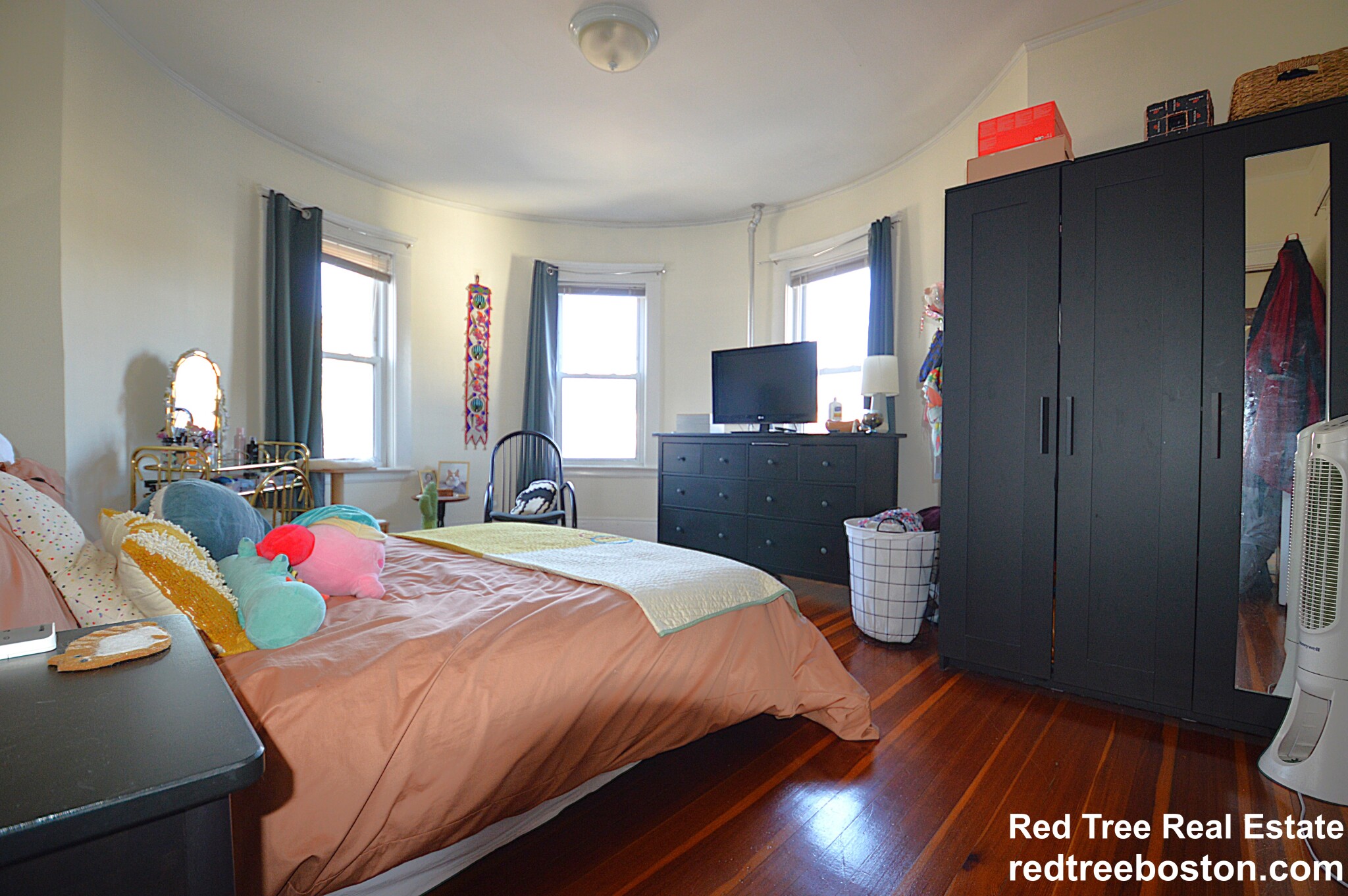 16 Nonantum St, Oak Square