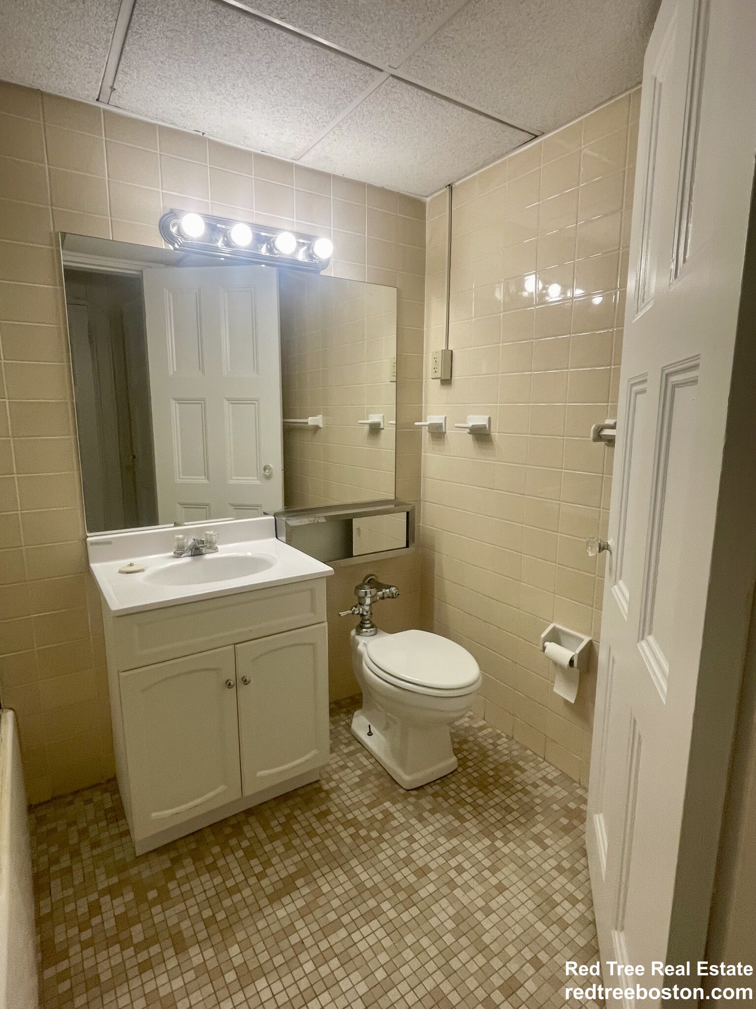 62 Boylston St, Midtown