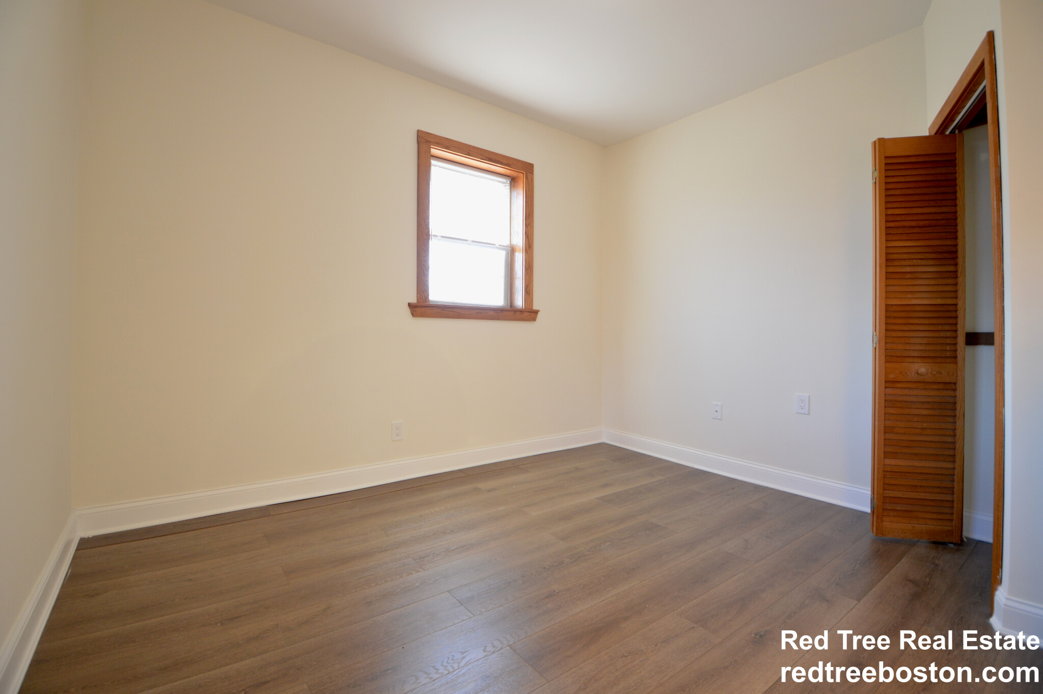 15 Green St, North Brookline