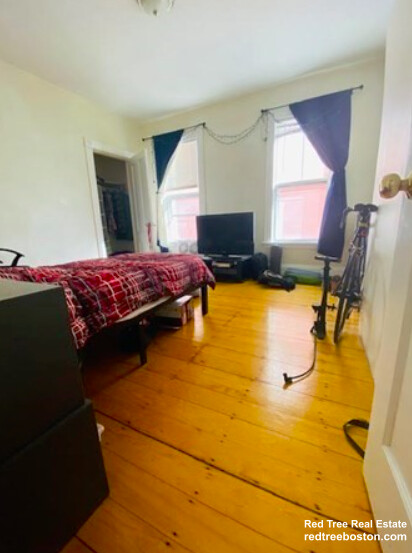 53 Hillside St, Mission Hill