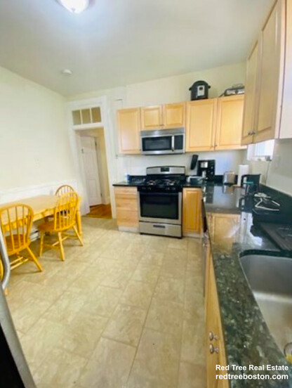 53 Hillside St, Mission Hill