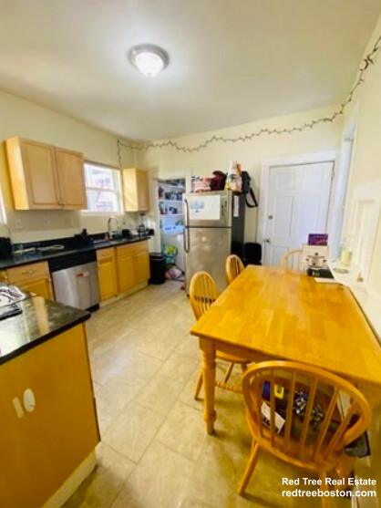 53 Hillside St, Mission Hill