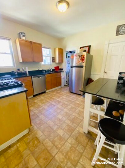 53 Hillside St, Mission Hill