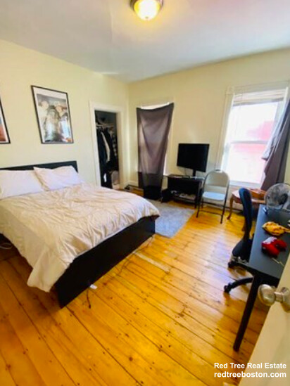 53 Hillside St, Mission Hill