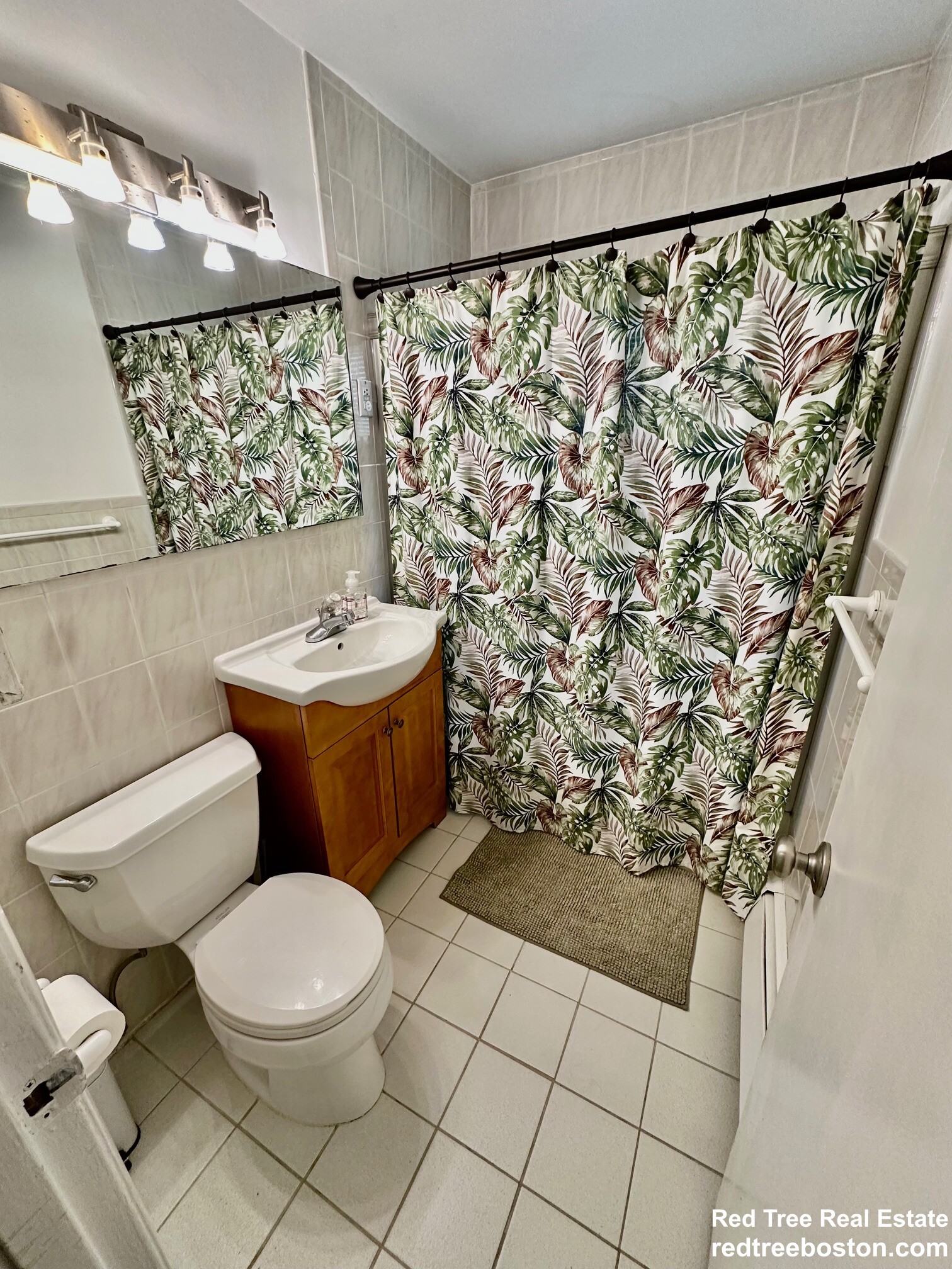 15 Westgate Rd, Chestnut Hill