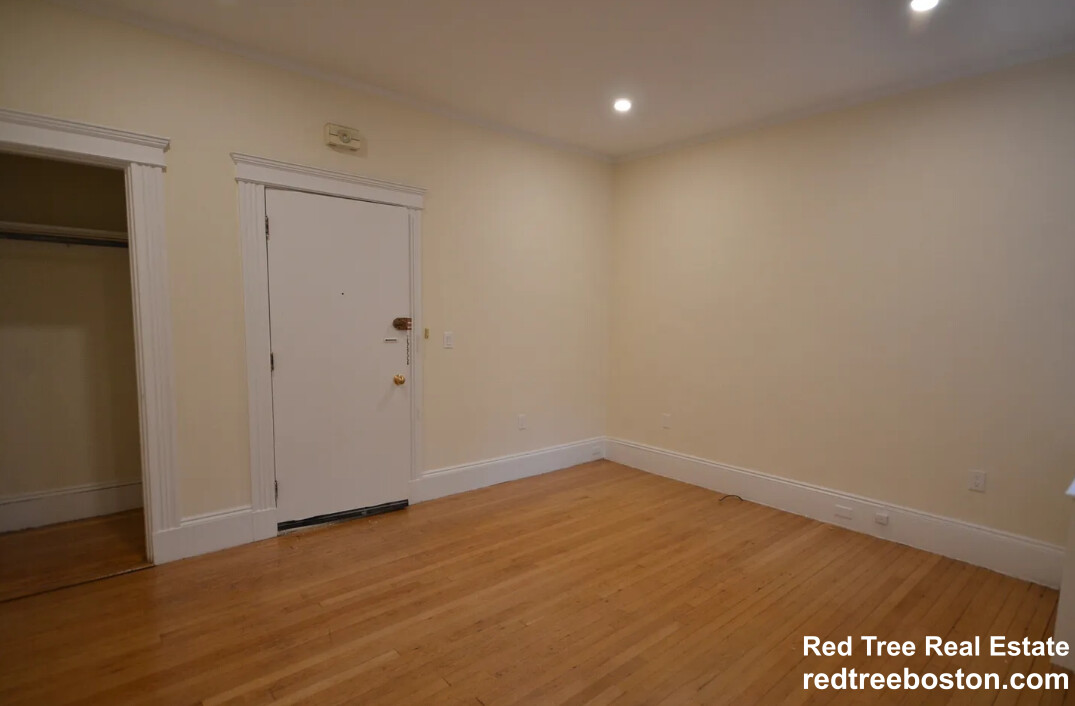 97 Marion St, Coolidge Corner