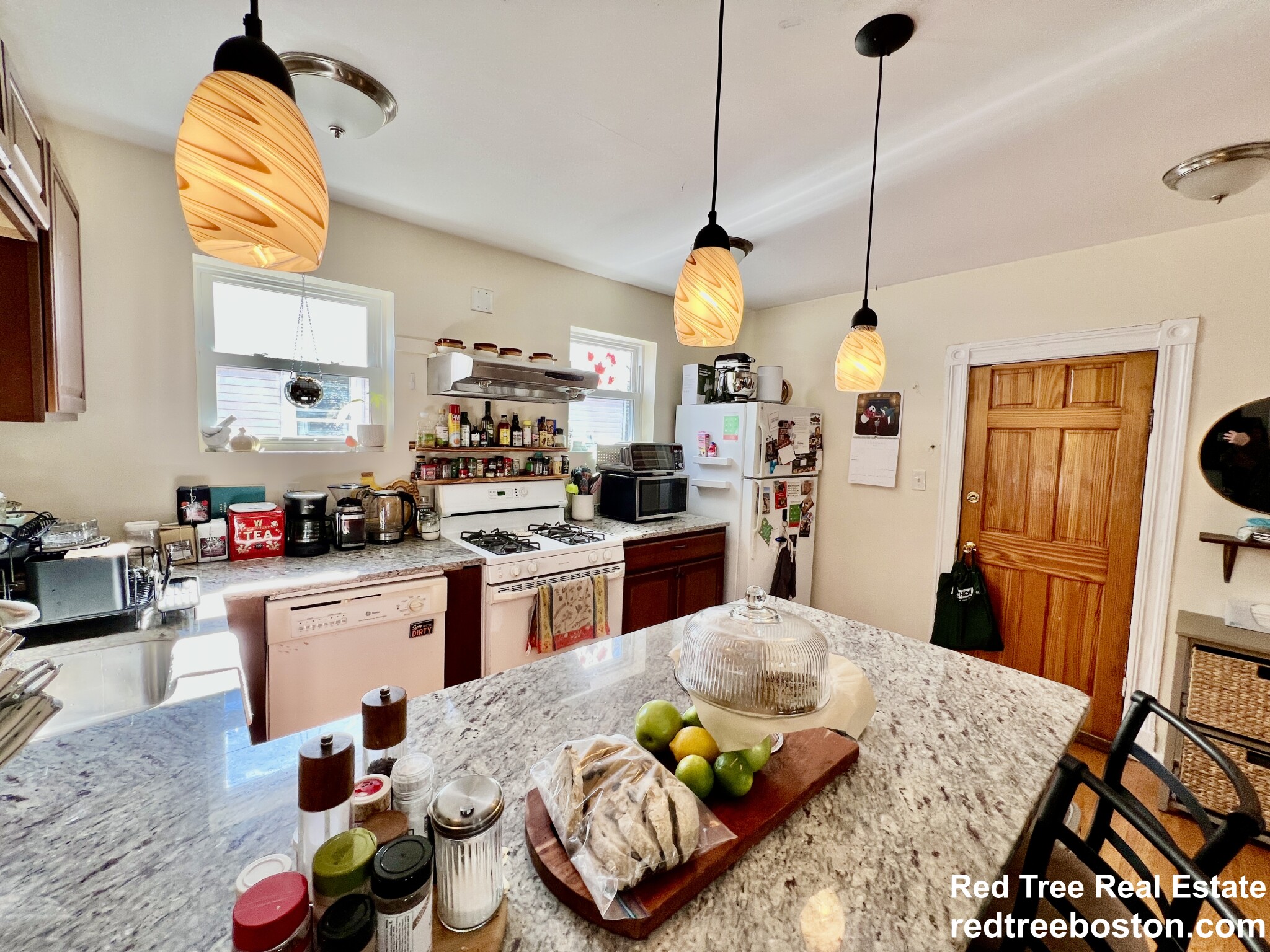 36 Brackett St, Oak Square