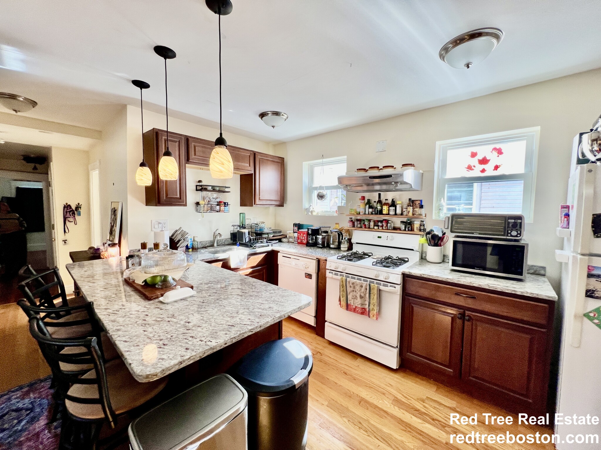 36 Brackett St, Oak Square