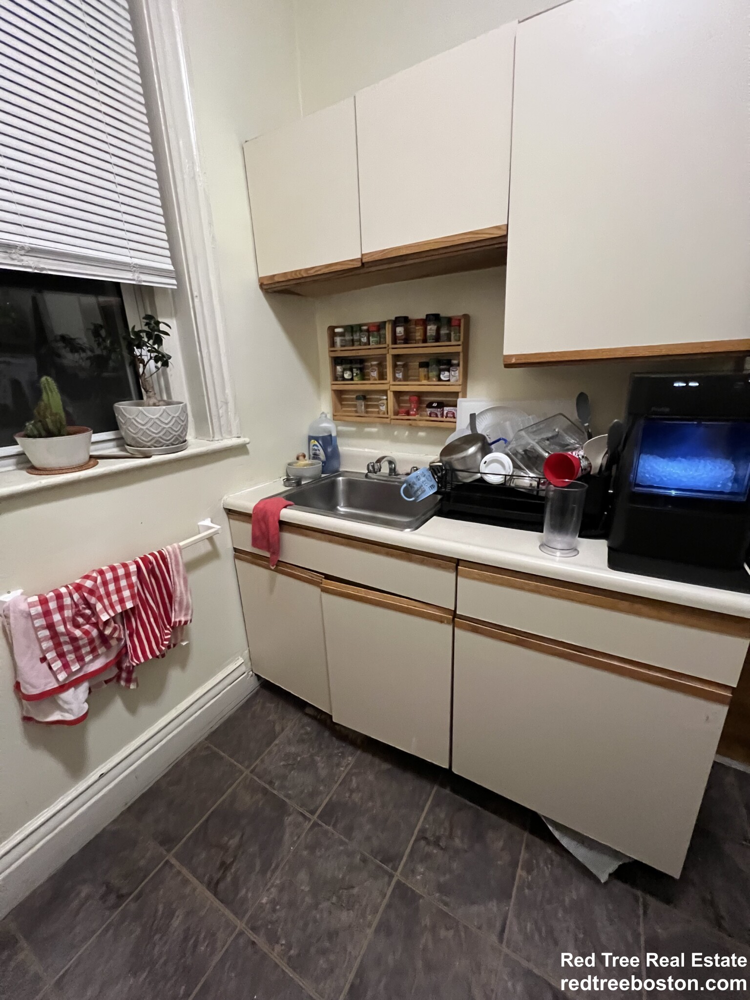 105 Queensberry St, Fenway