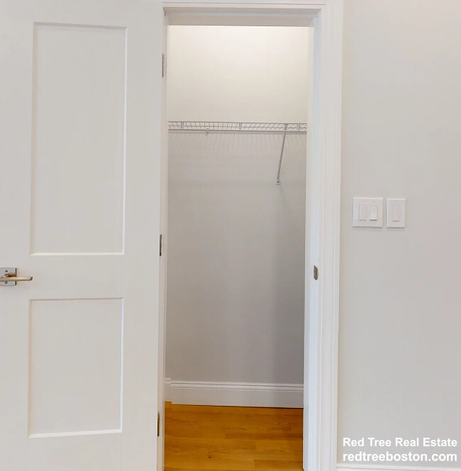 104 Queensberry St, Fenway