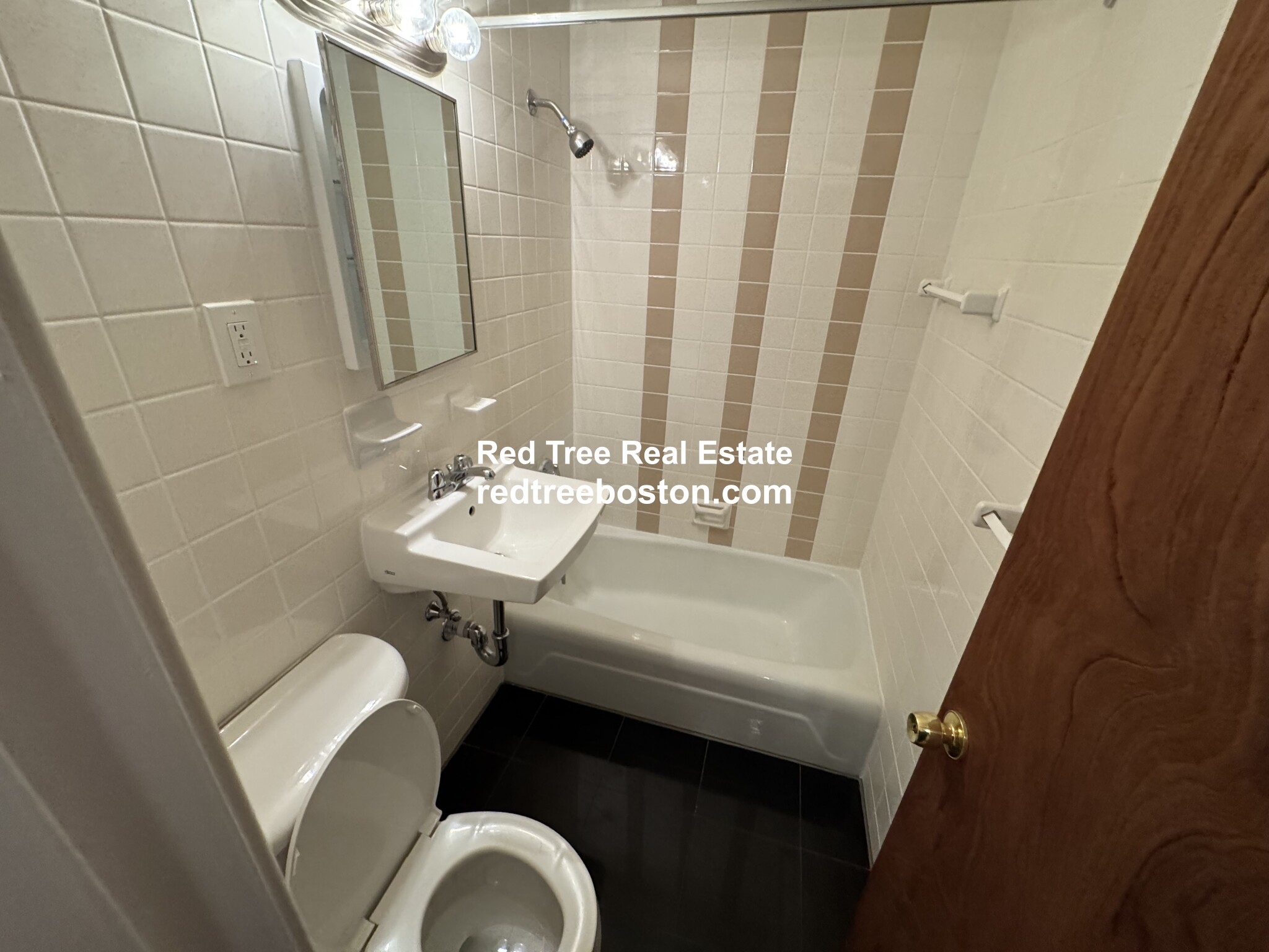 160 North Beacon St, Brighton