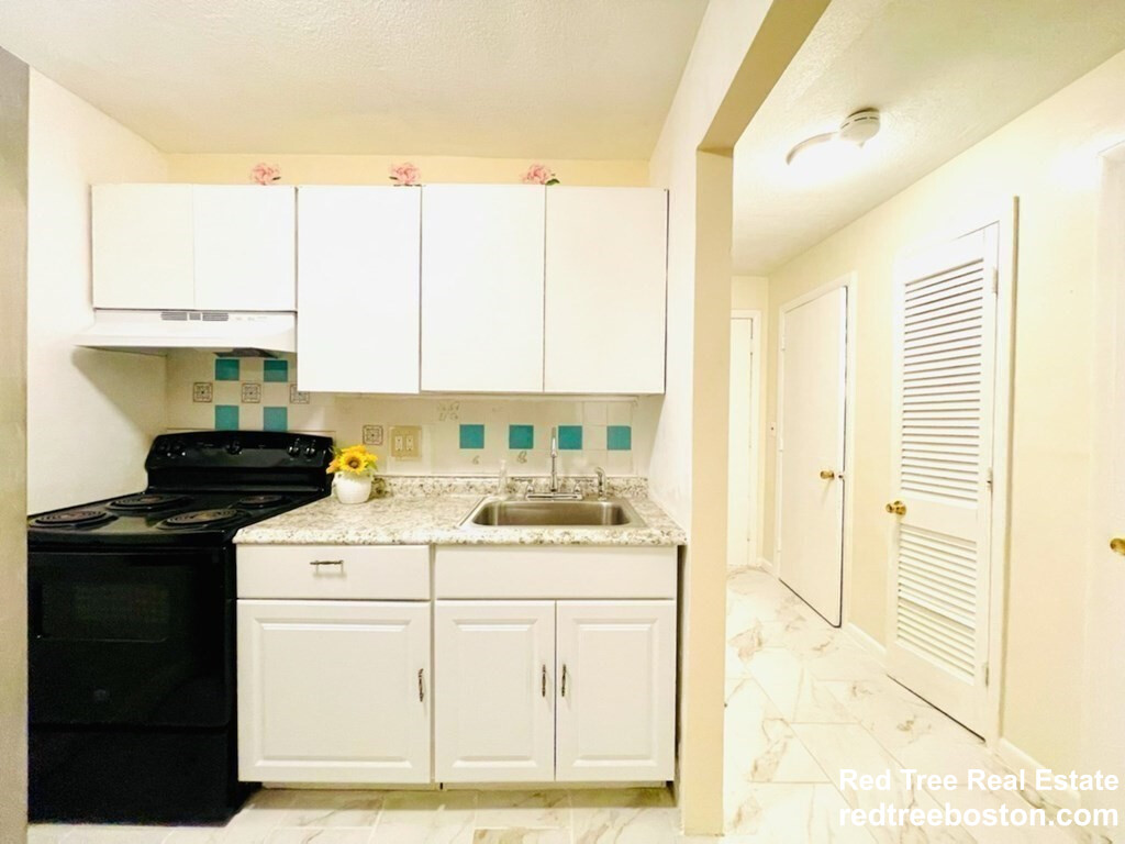 20 Radcliffe Rd, Allston