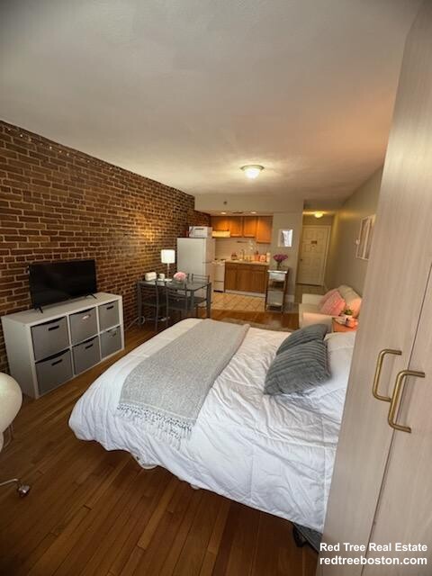 12 Mount Auburn St, Riverside