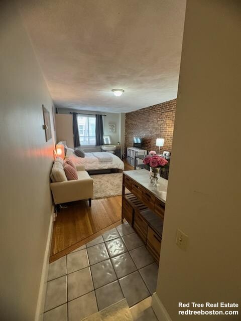 12 Mount Auburn St, Riverside