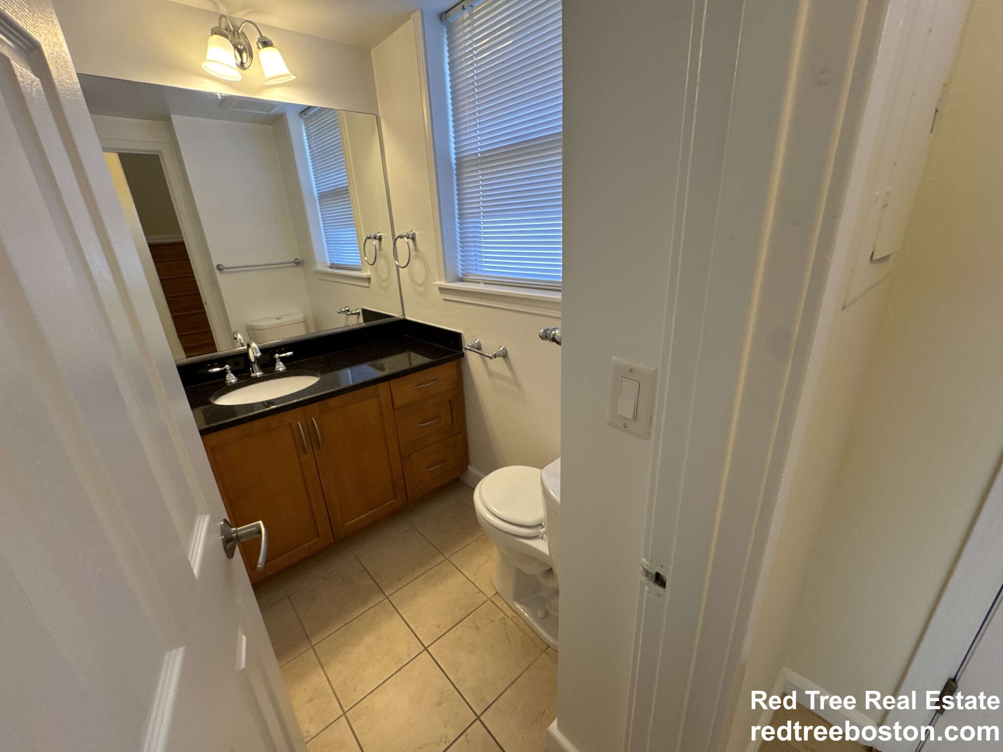 51 Thornton Rd, Chestnut Hill