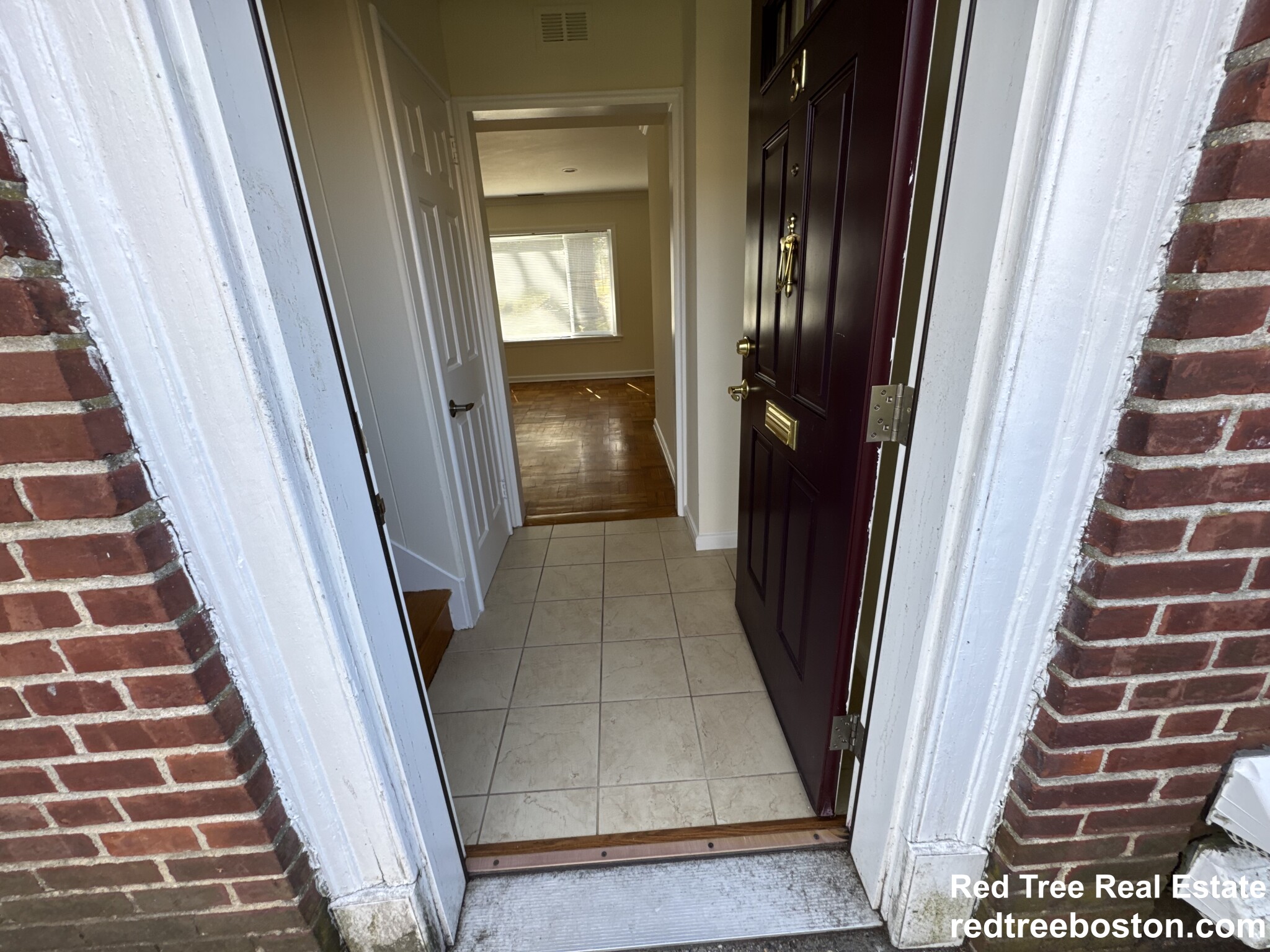 51 Thornton Rd, Chestnut Hill