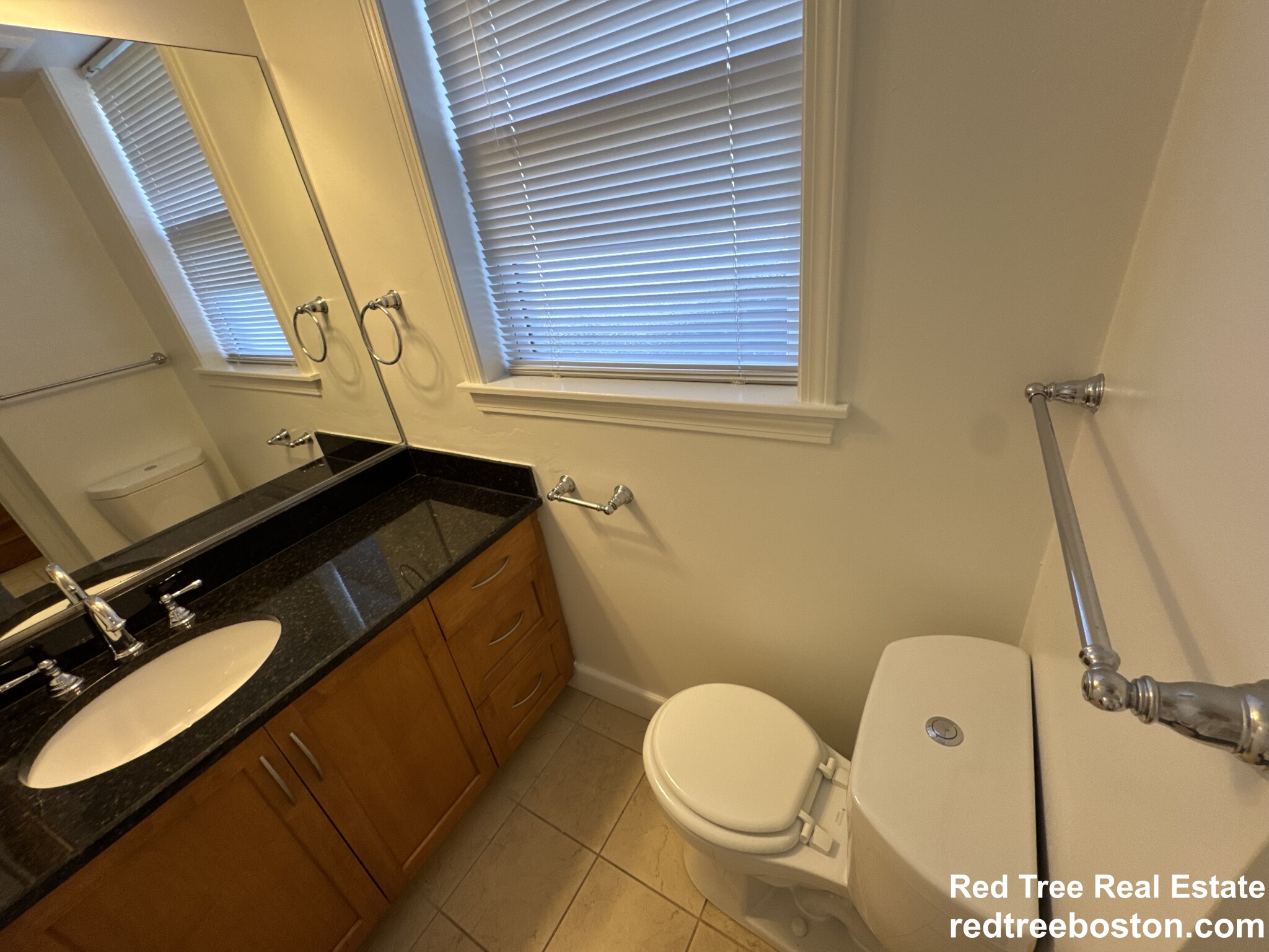 51 Thornton Rd, Chestnut Hill