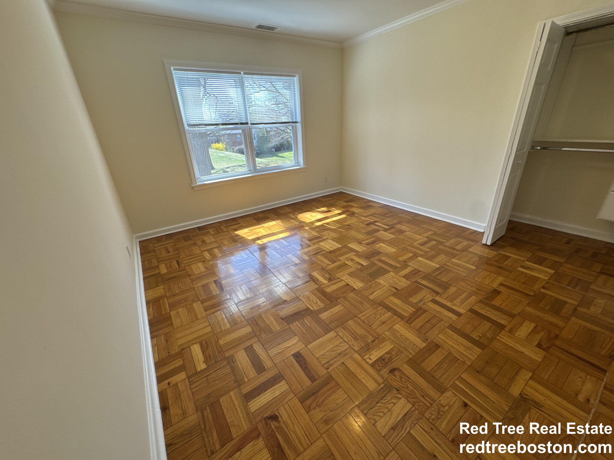 51 Thornton Rd, Chestnut Hill