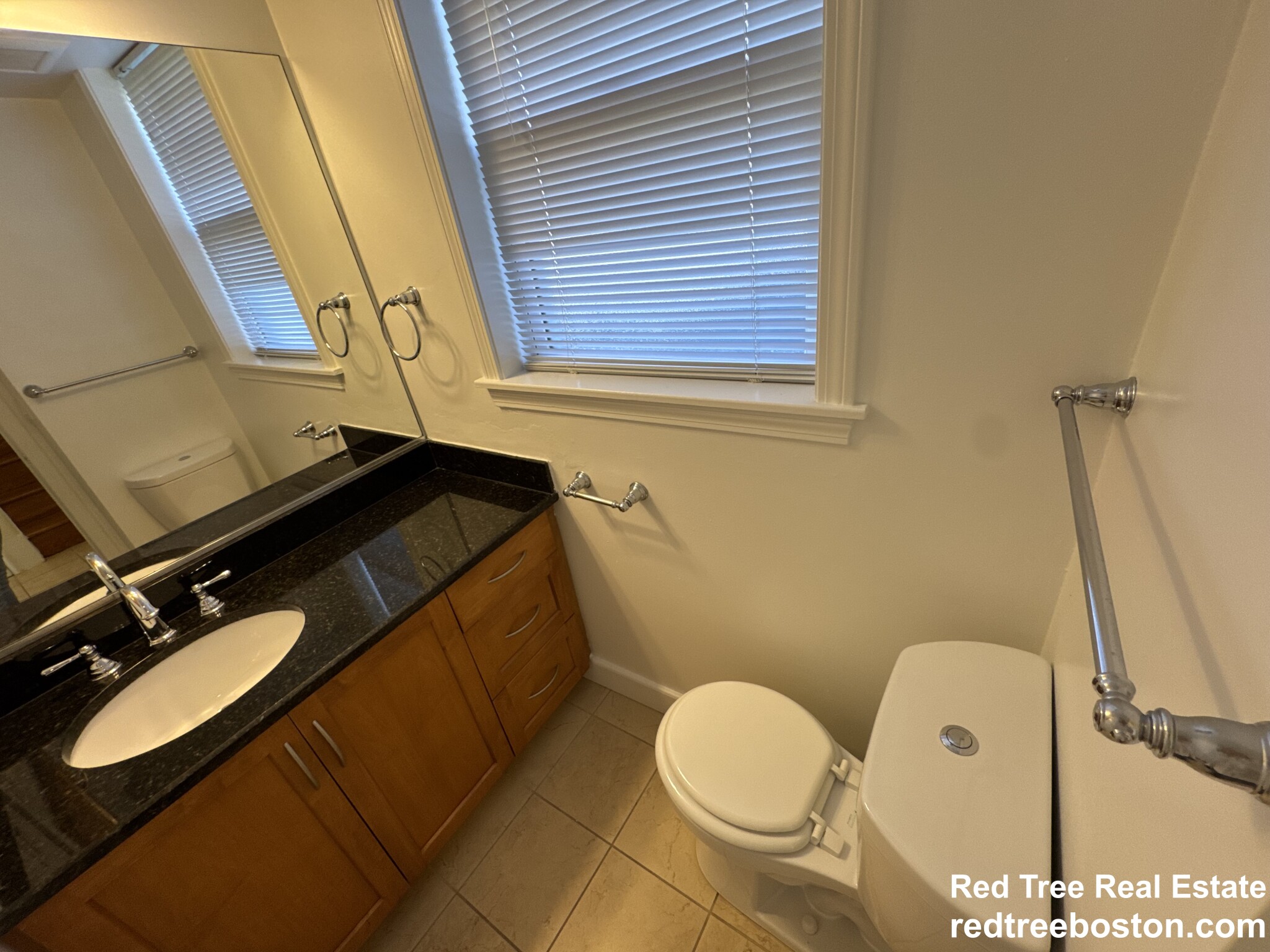 51 Thornton Rd, Chestnut Hill