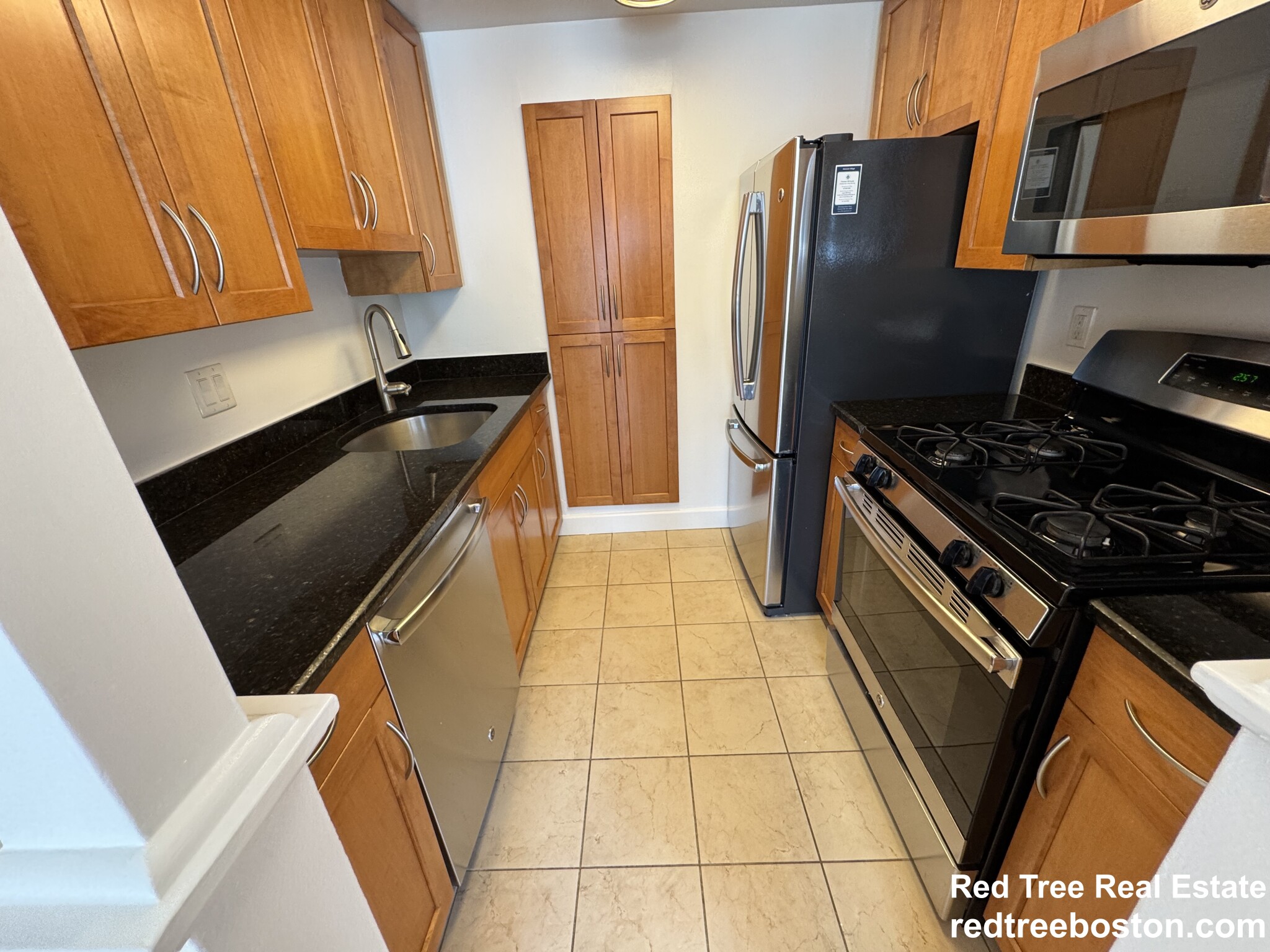 51 Thornton Rd, Chestnut Hill