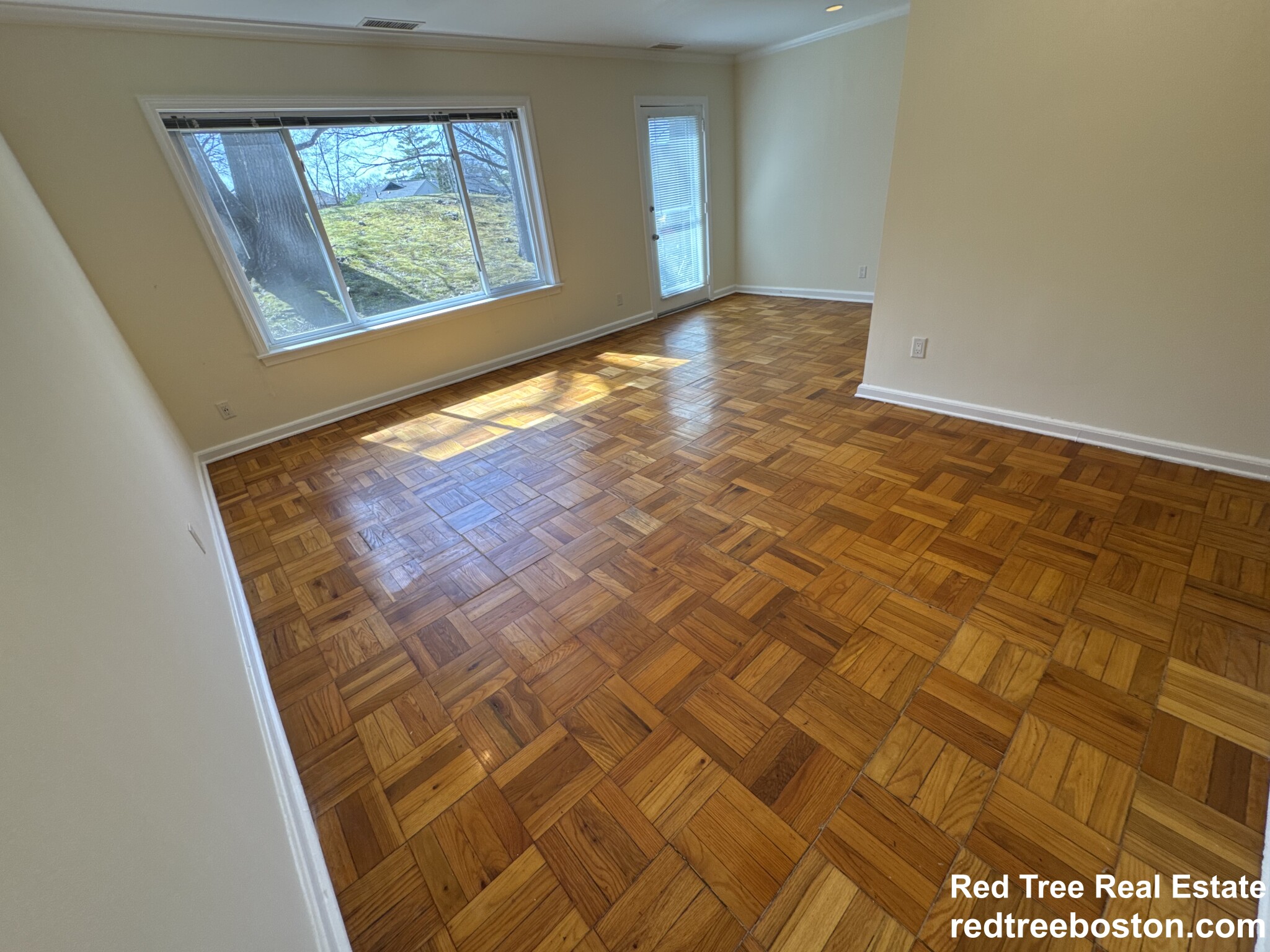 51 Thornton Rd, Chestnut Hill