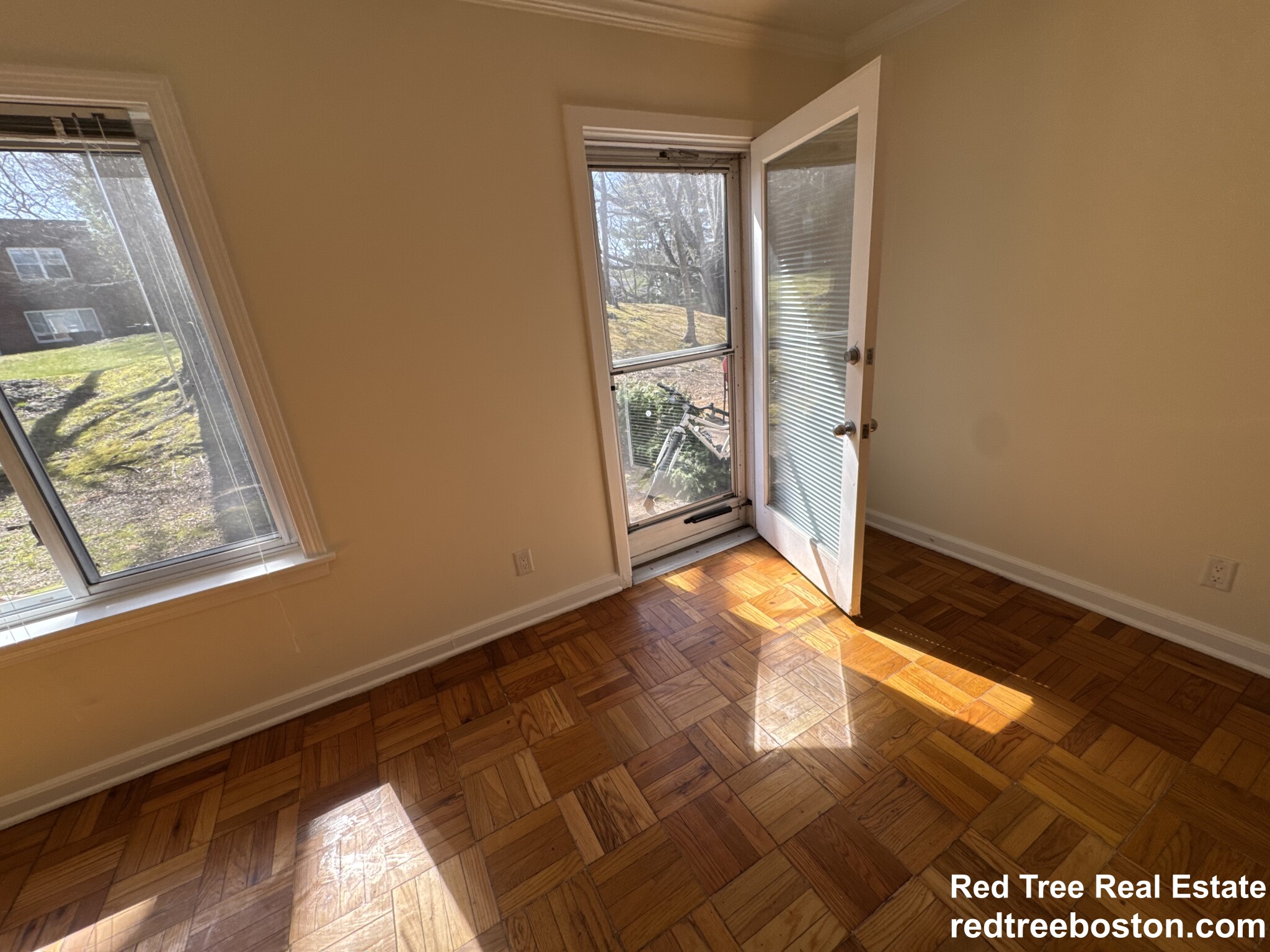 51 Thornton Rd, Chestnut Hill