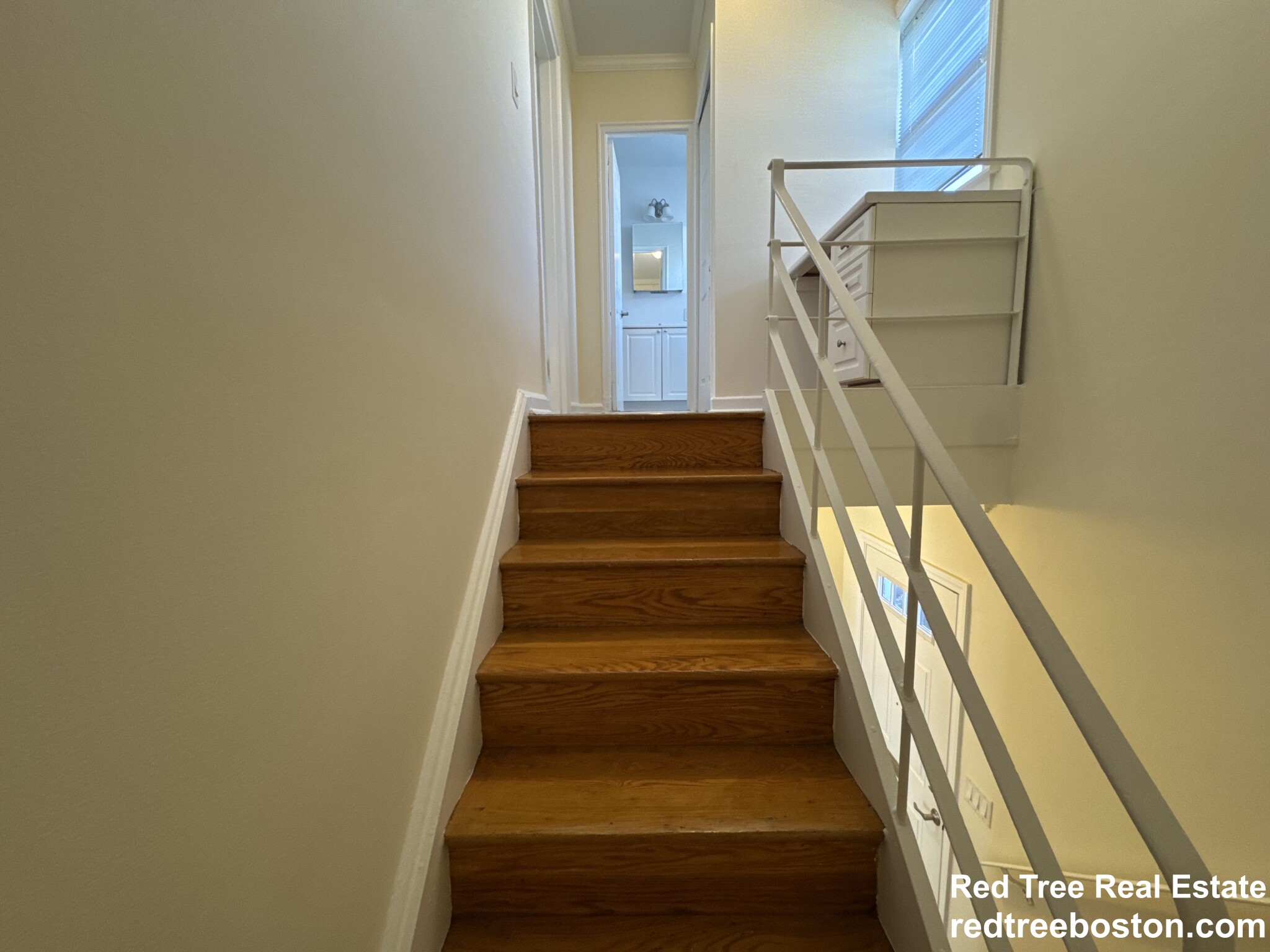 51 Thornton Rd, Chestnut Hill