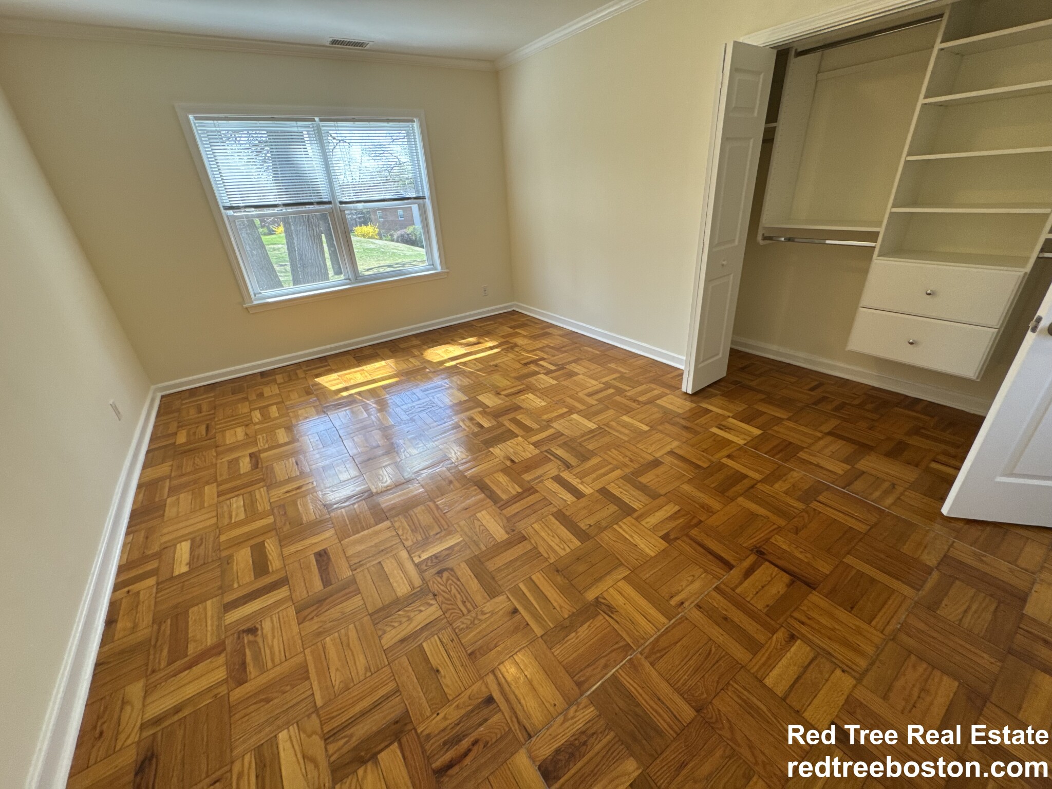 51 Thornton Rd, Chestnut Hill