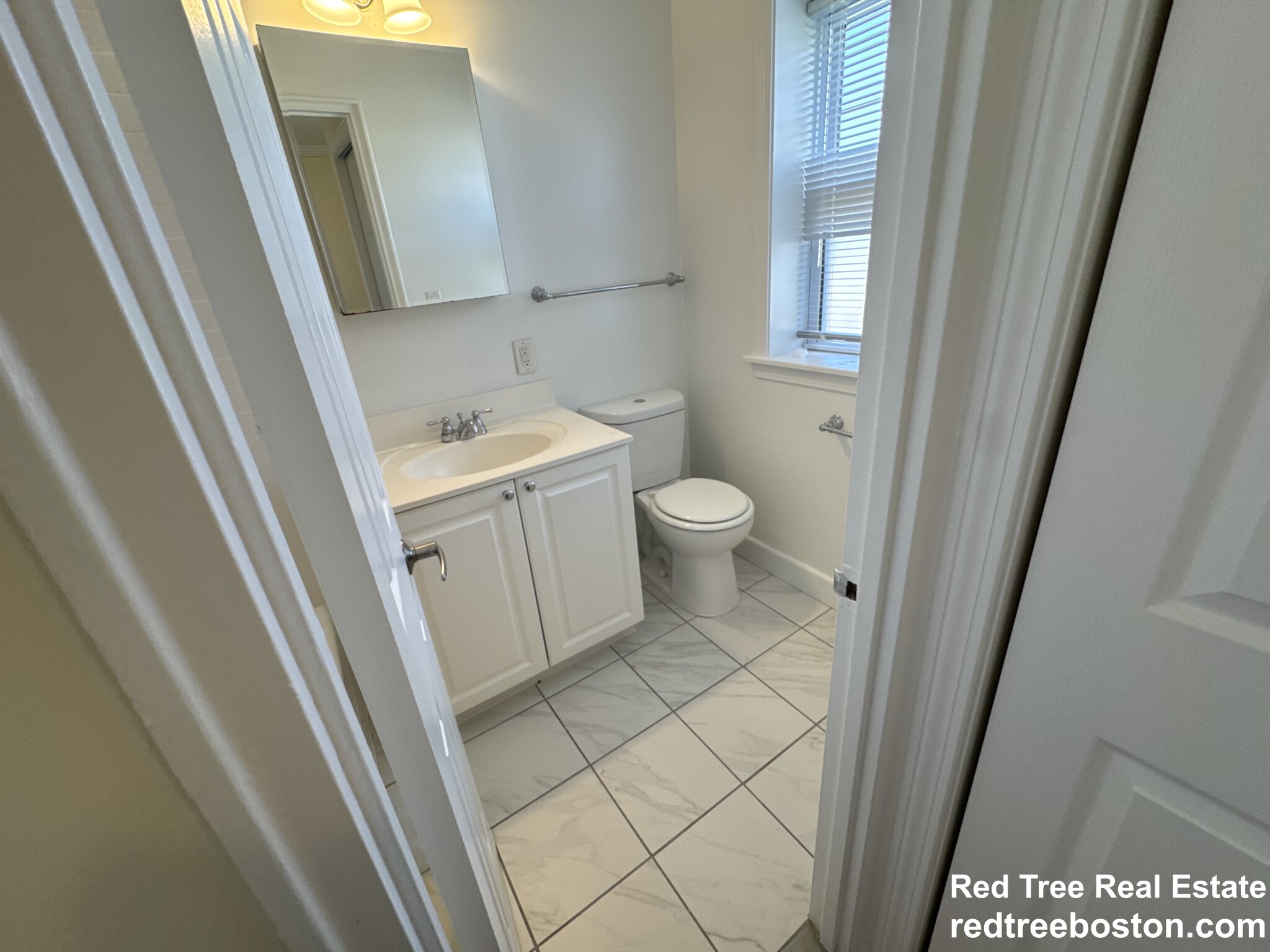 51 Thornton Rd, Chestnut Hill