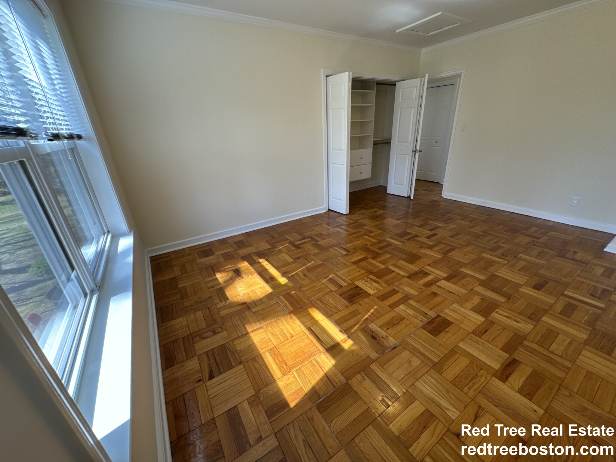 51 Thornton Rd, Chestnut Hill