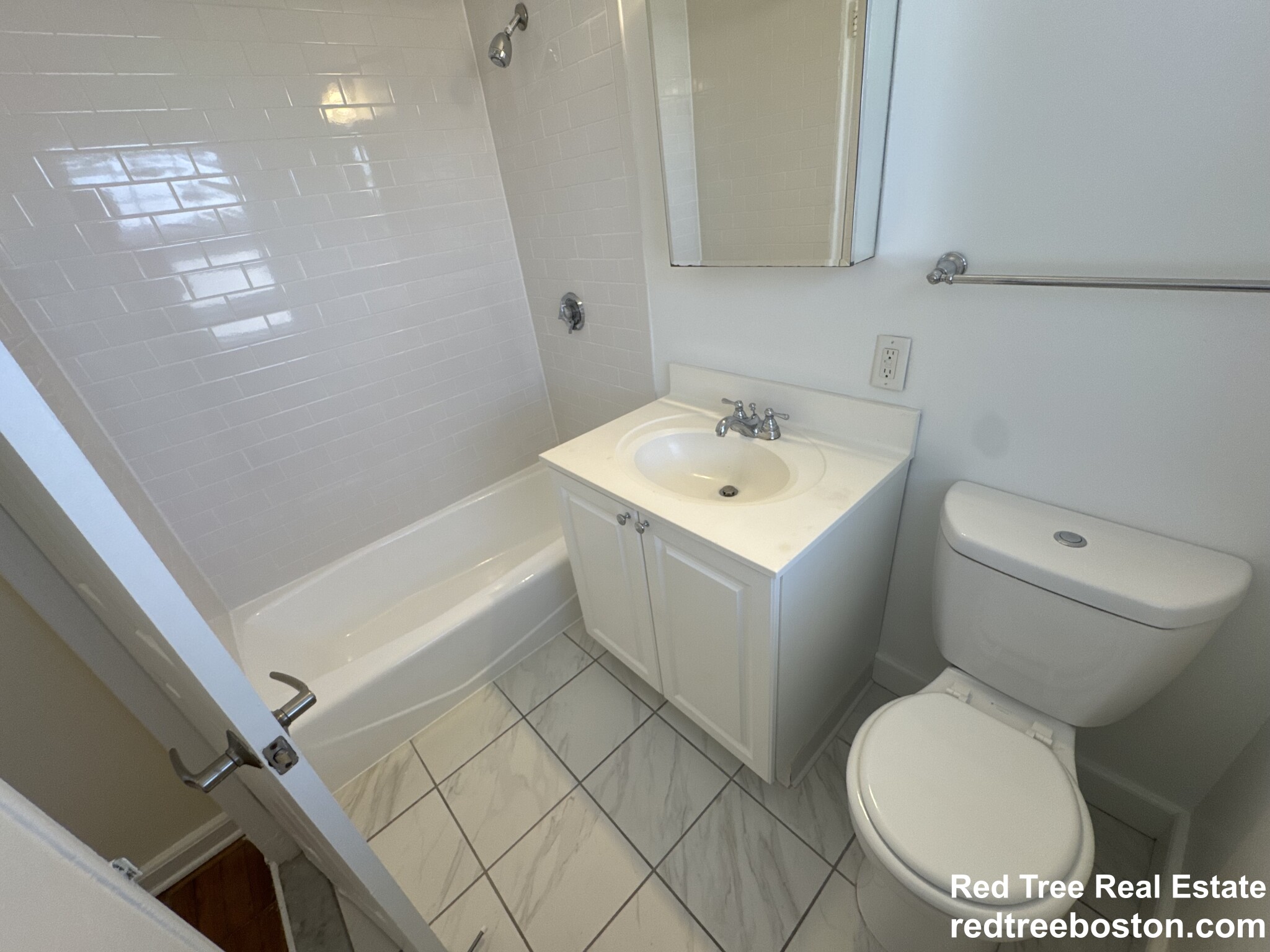 51 Thornton Rd, Chestnut Hill