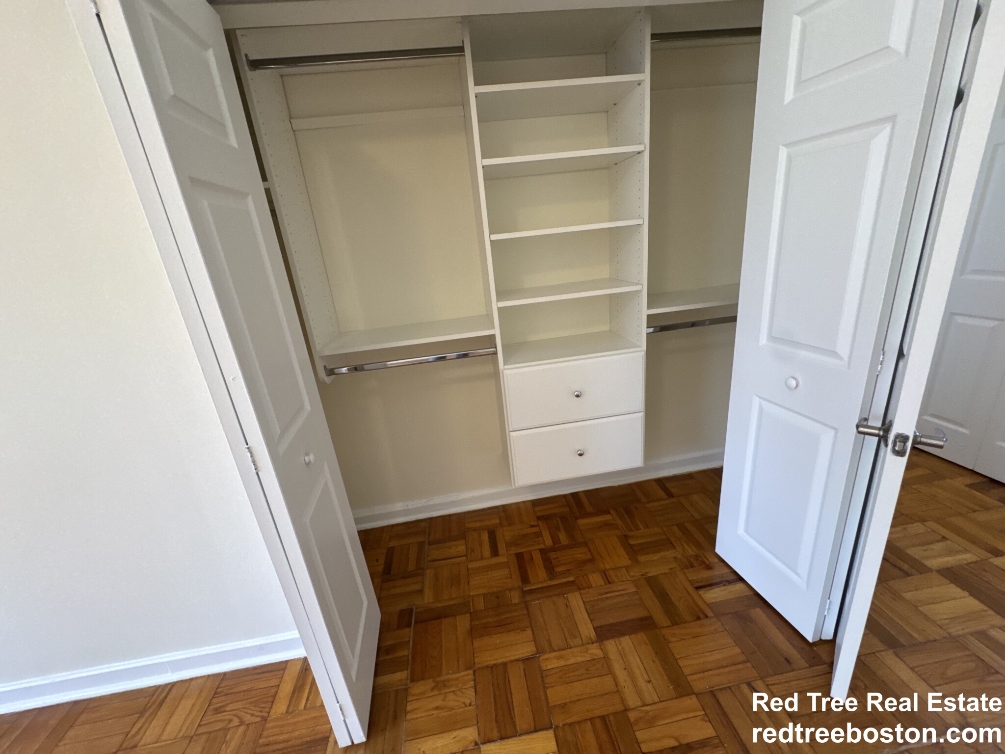 51 Thornton Rd, Chestnut Hill