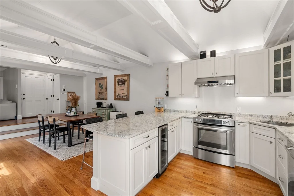 37 Mount Vernon St, Charlestown