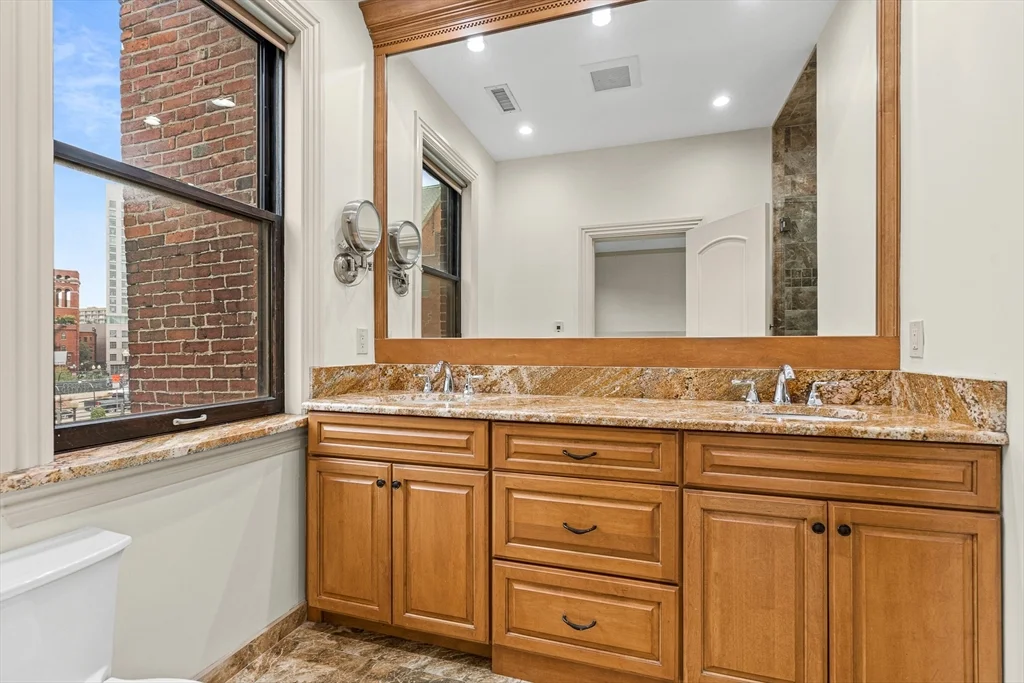 330 Newbury St, Back Bay