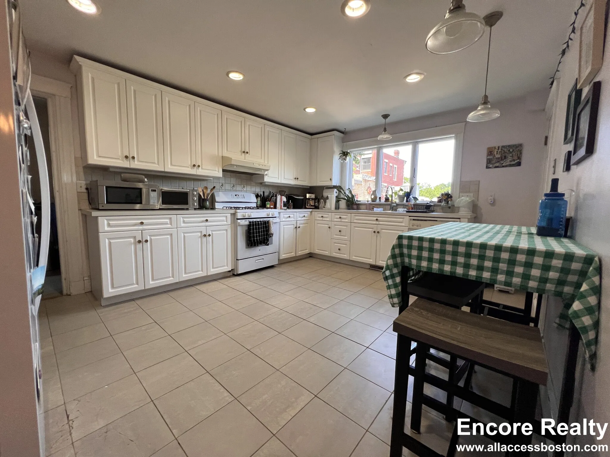9 Kenwood St, North Brookline